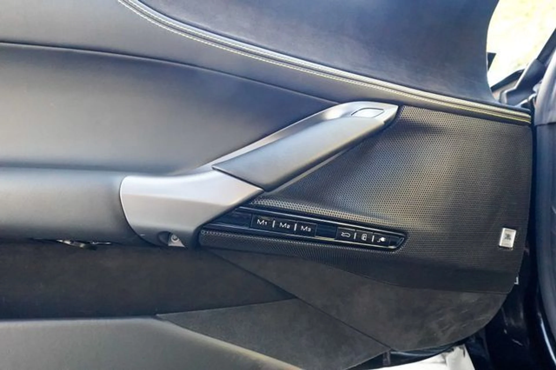 mph052_742071633_22998025_53_71bbb312e7