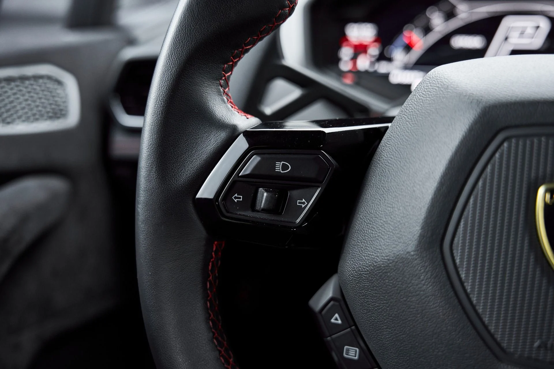 mph052_764941521_Used_2023_Lamborghini_Huracan_Tecnica_Base_1766269088_fc1a1ba205