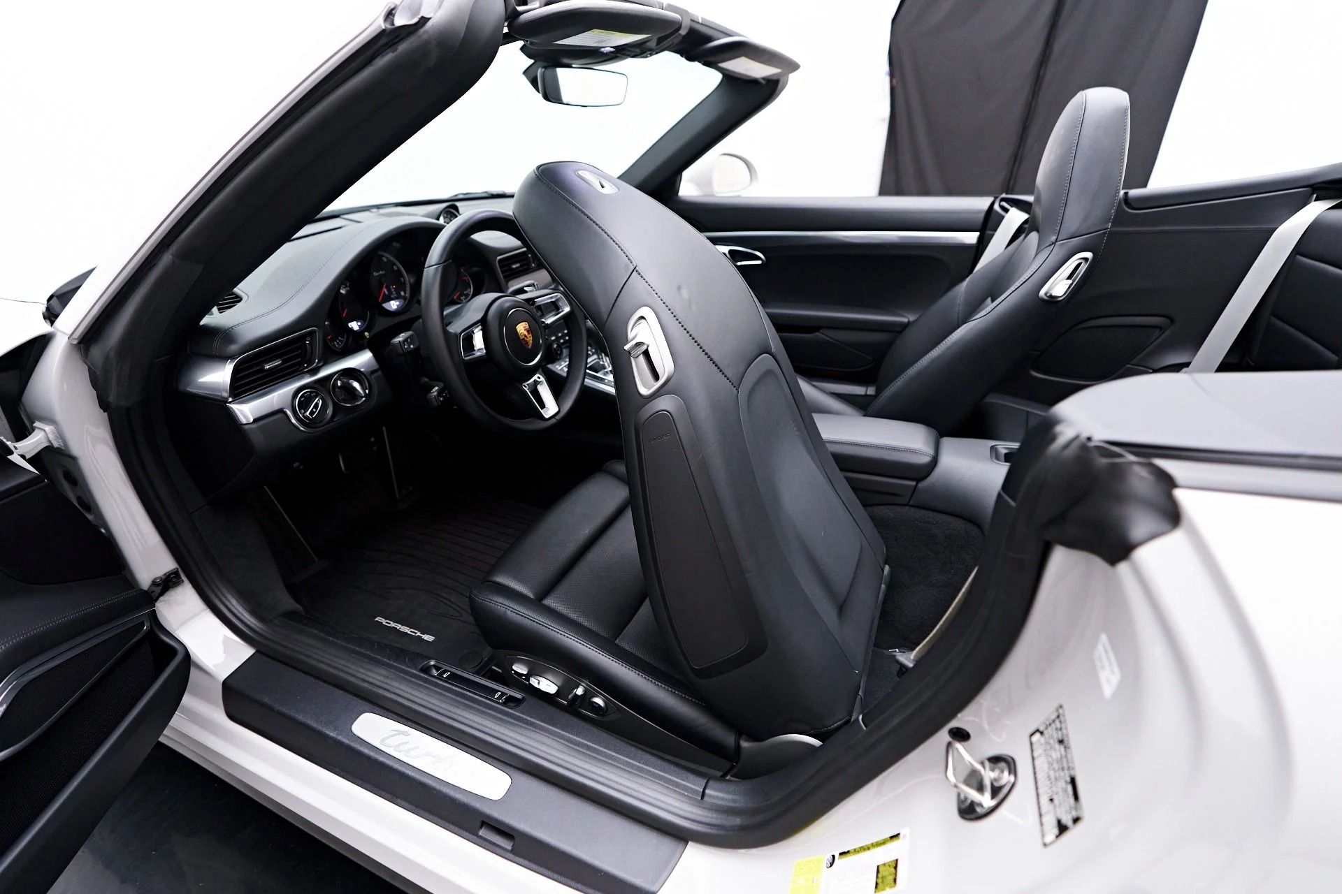 mph052_794129364_Used_2019_Porsche_911_Turbo_1757547231_6661fcdb02