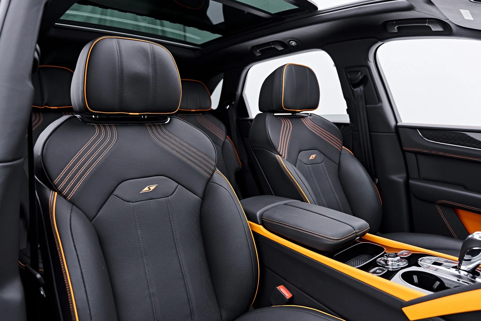 mph052_79494977_Used_2025_Bentley_Bentayga_S_Black_Edition_1790644367_0ca65132ff