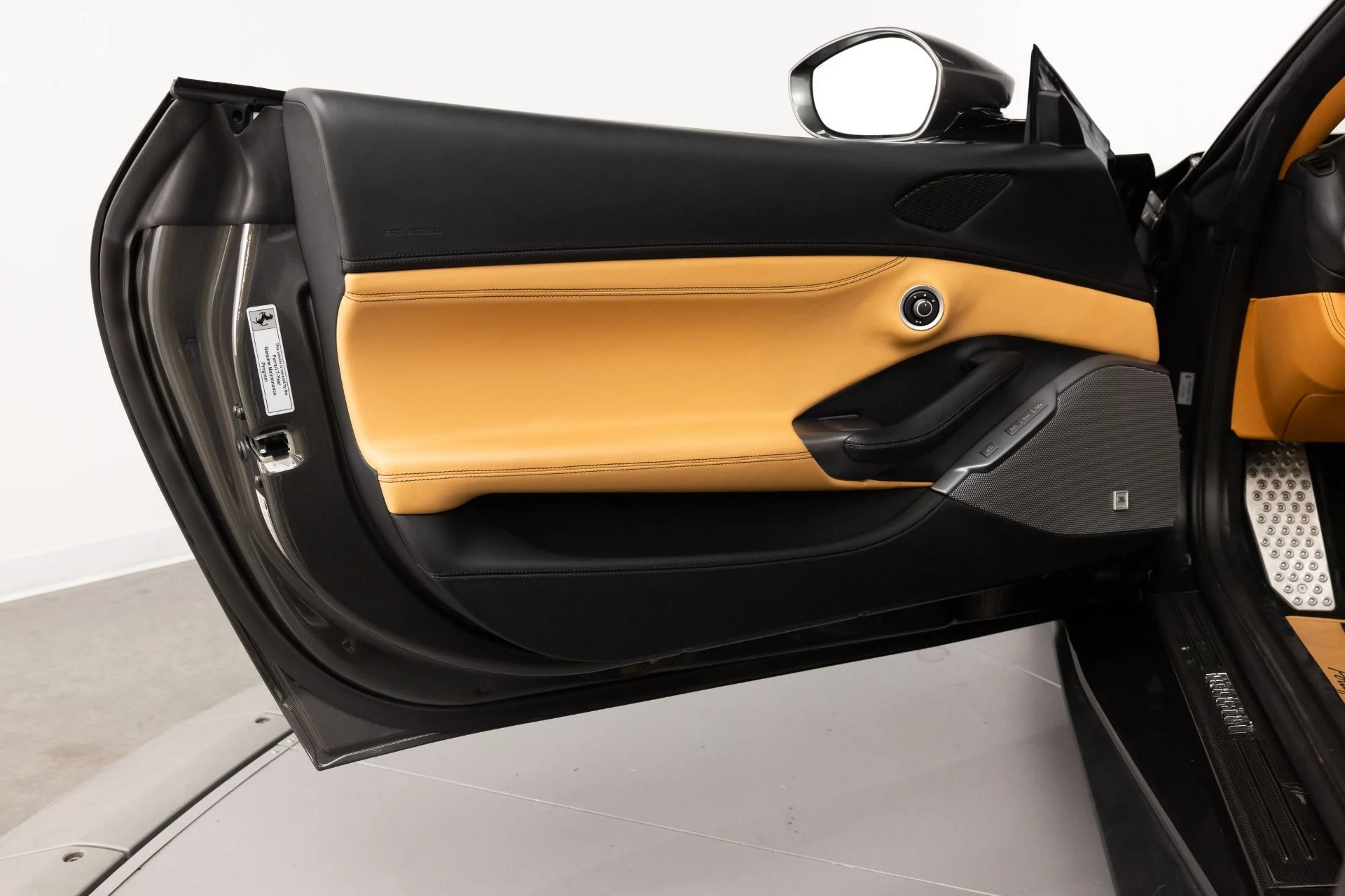mph052_82643547_Used_2019_Ferrari_Portofino_1784318210_8dc34b9de3