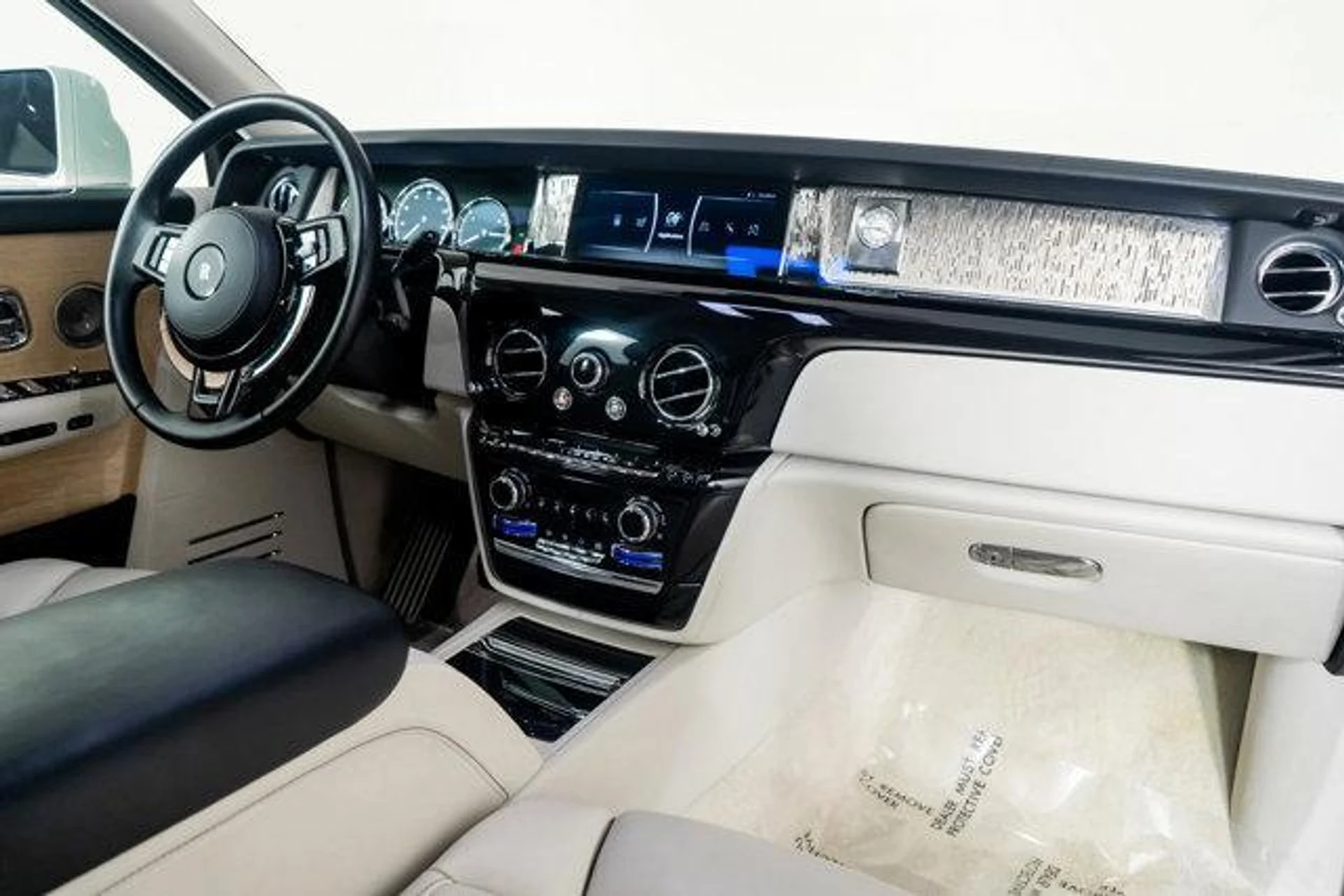 mph052_828002779_h_Ph_ER_7n_V_Hf_DX_6_Nf_j_ol2_U_Wc_HI_0_b02e564a4a