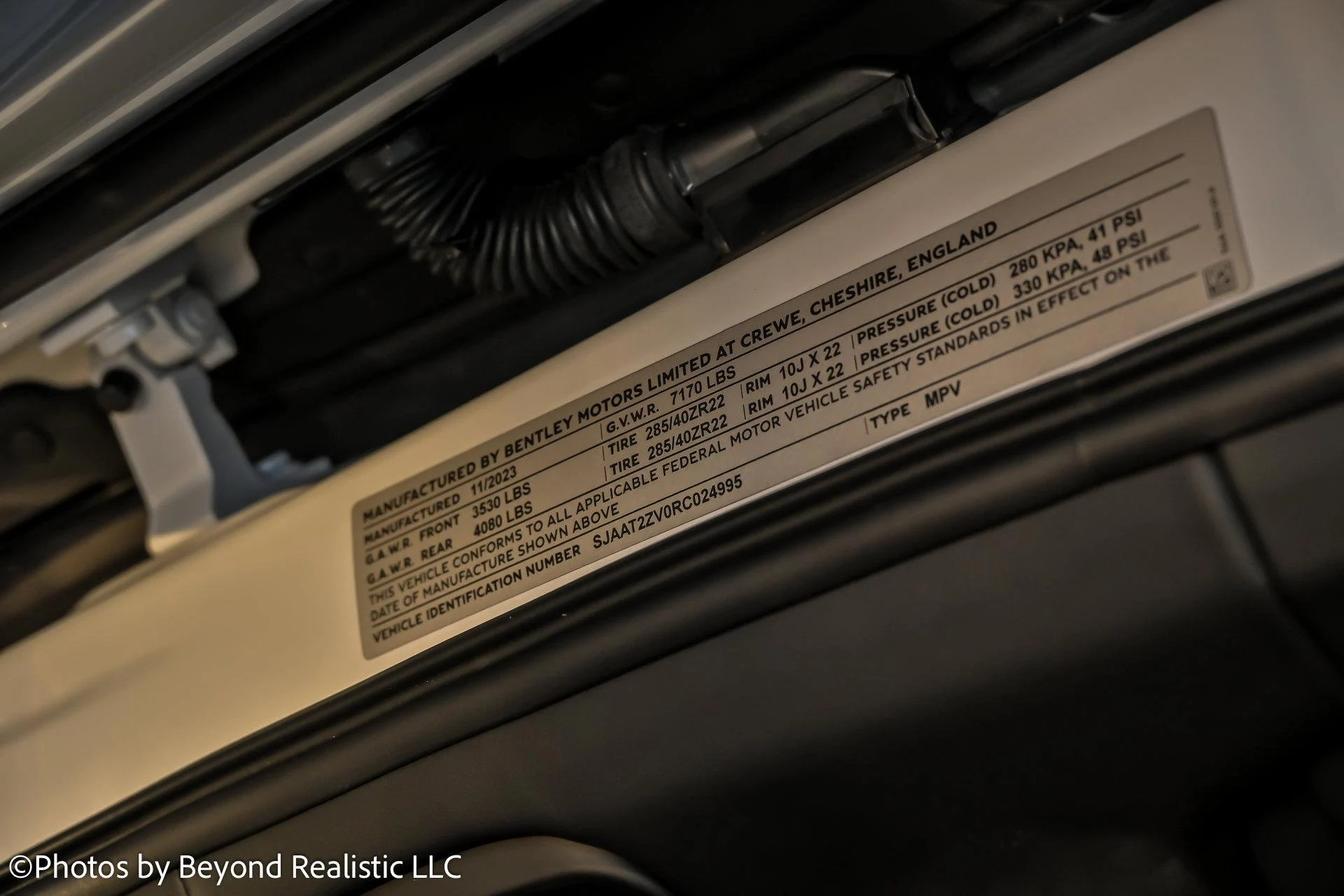 mph052_847215777_Used_2024_Bentley_Bentayga_V8_1764105206_c204b0bbe3