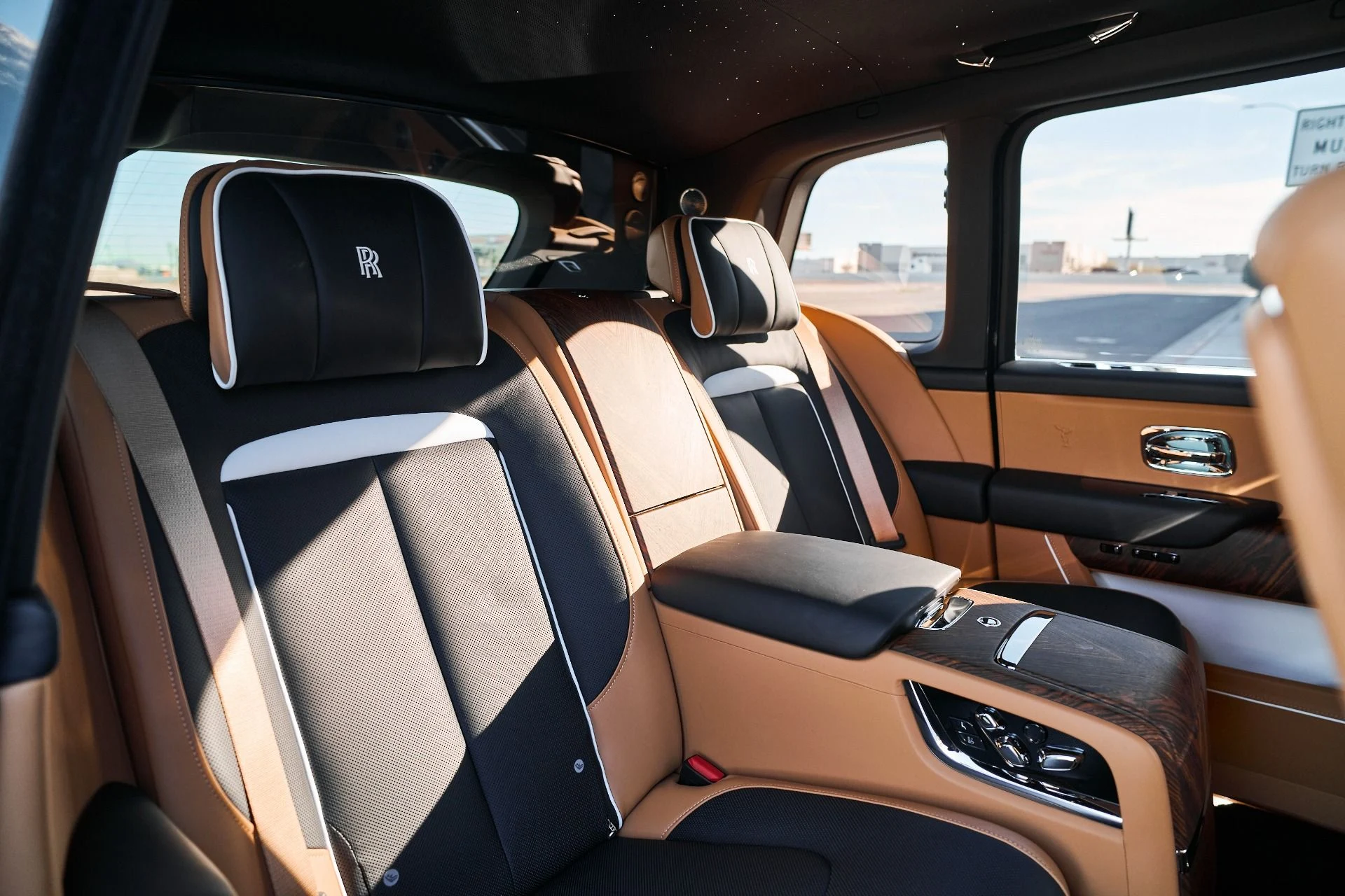 mph052_864262404_Used_2025_Rolls_Royce_Cullinan_Base_1766020440_d48589e582