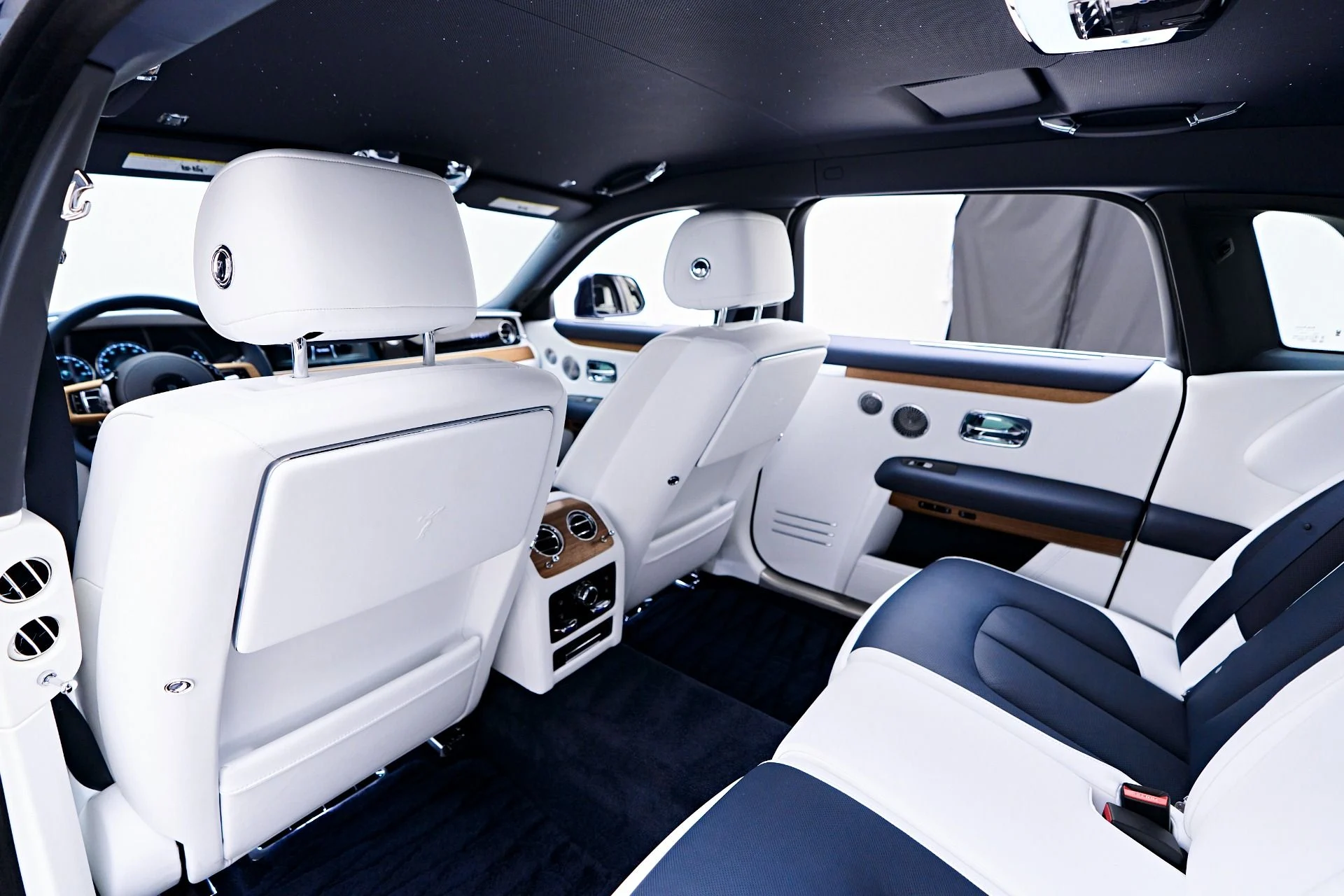 mph052_896251792_Used_2023_Rolls_Royce_Ghost_1755200436_9e2e424ea2