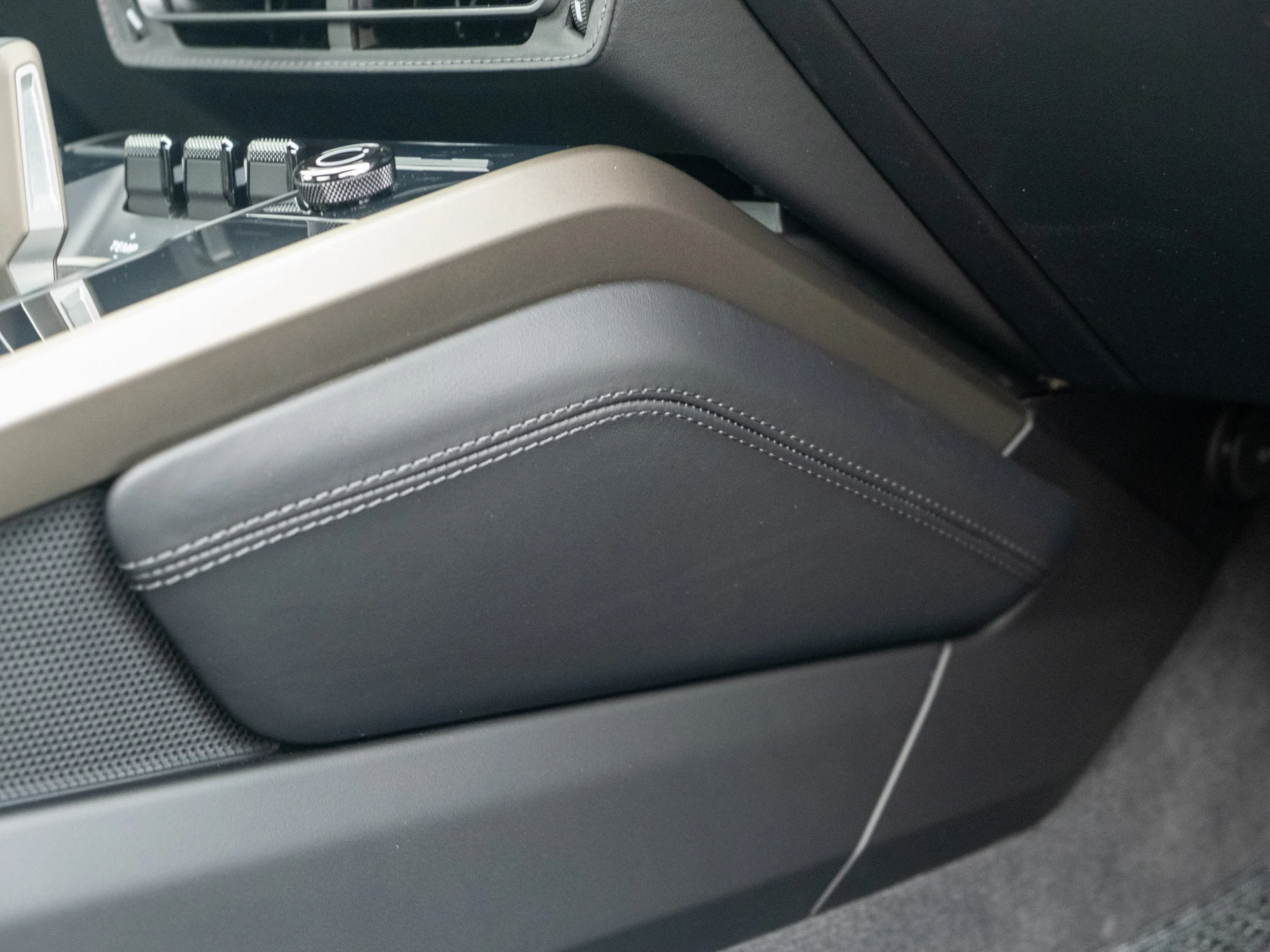 mph052_905862270_53_1a58777115