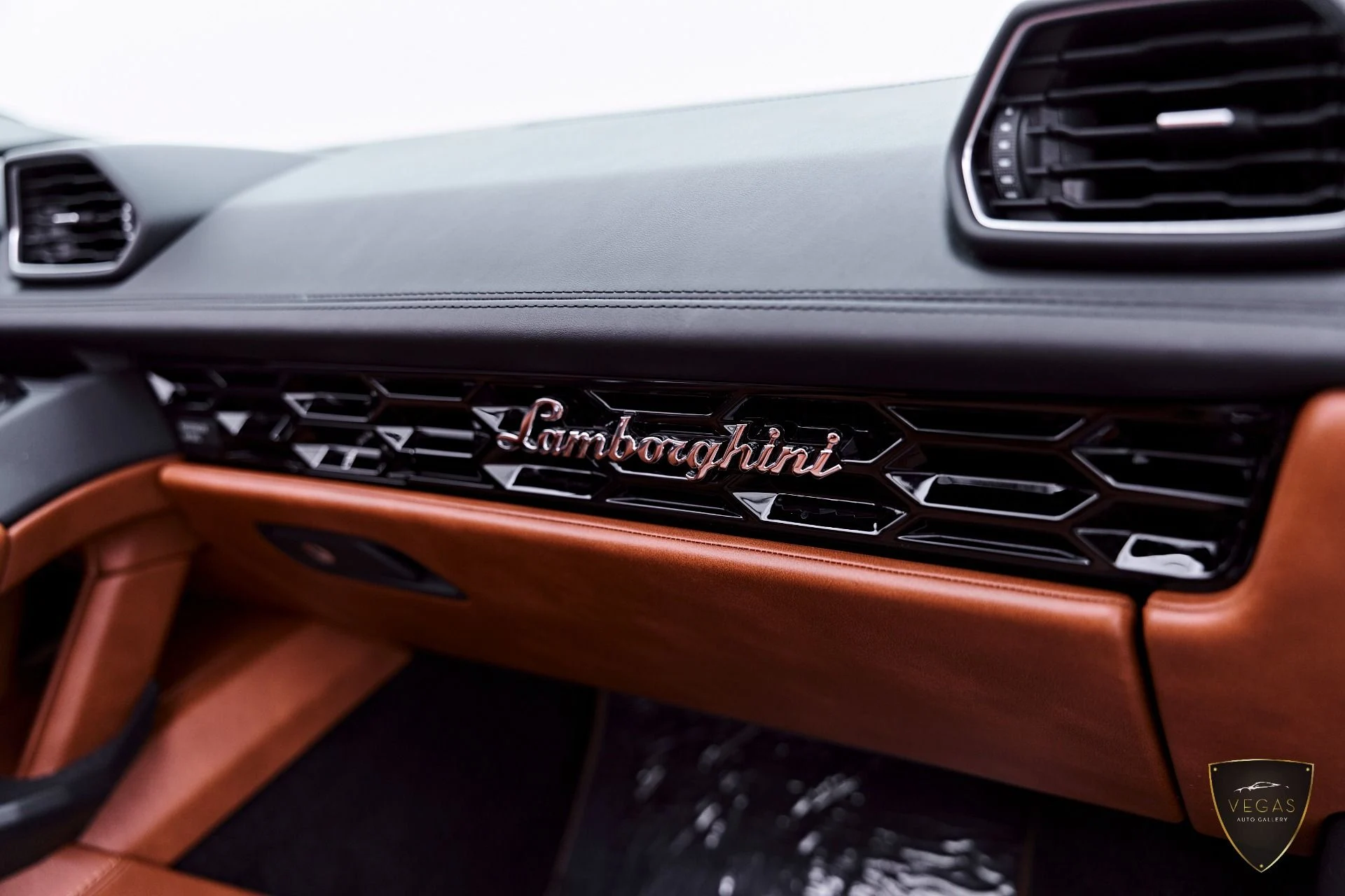 mph052_915434026_Used_2020_Lamborghini_Huracan_EVO_Base_1782523467_99251bfaee