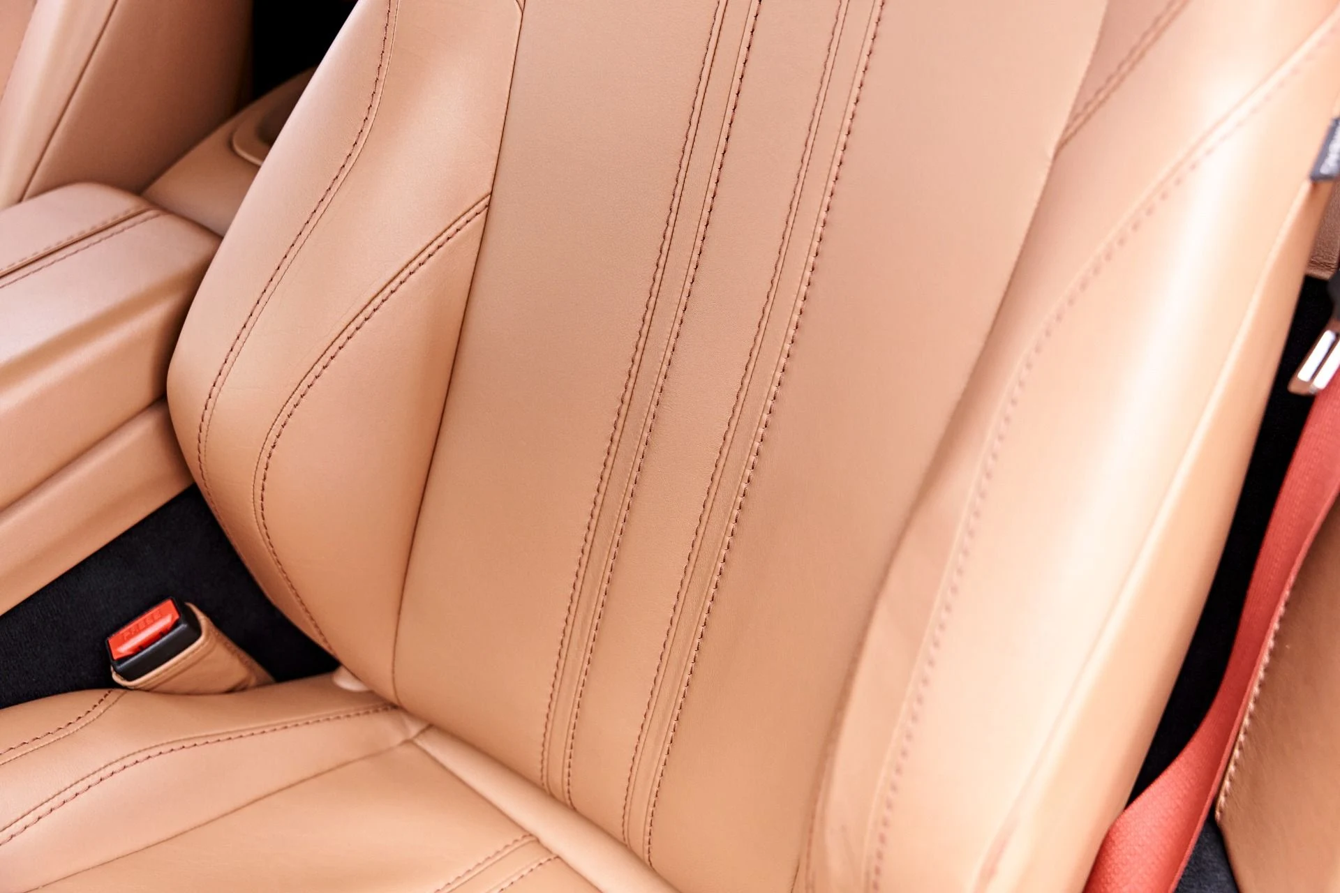 mph052_916158545_Used_2020_Aston_Martin_Vantage_Base_1777504333_8442987730