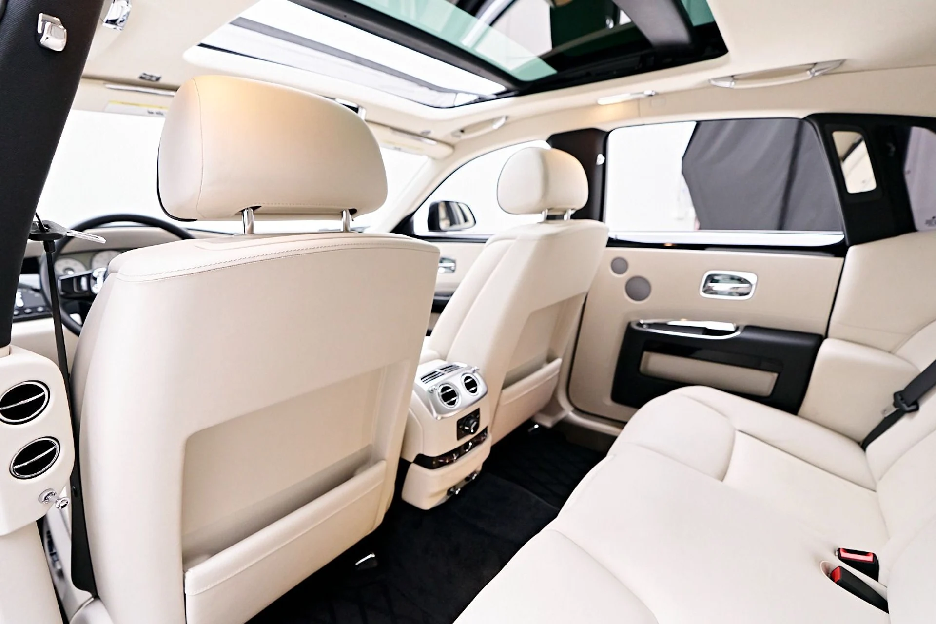 mph052_962684179_Used_2017_Rolls_Royce_Ghost_Base_1743559500_33241a8756