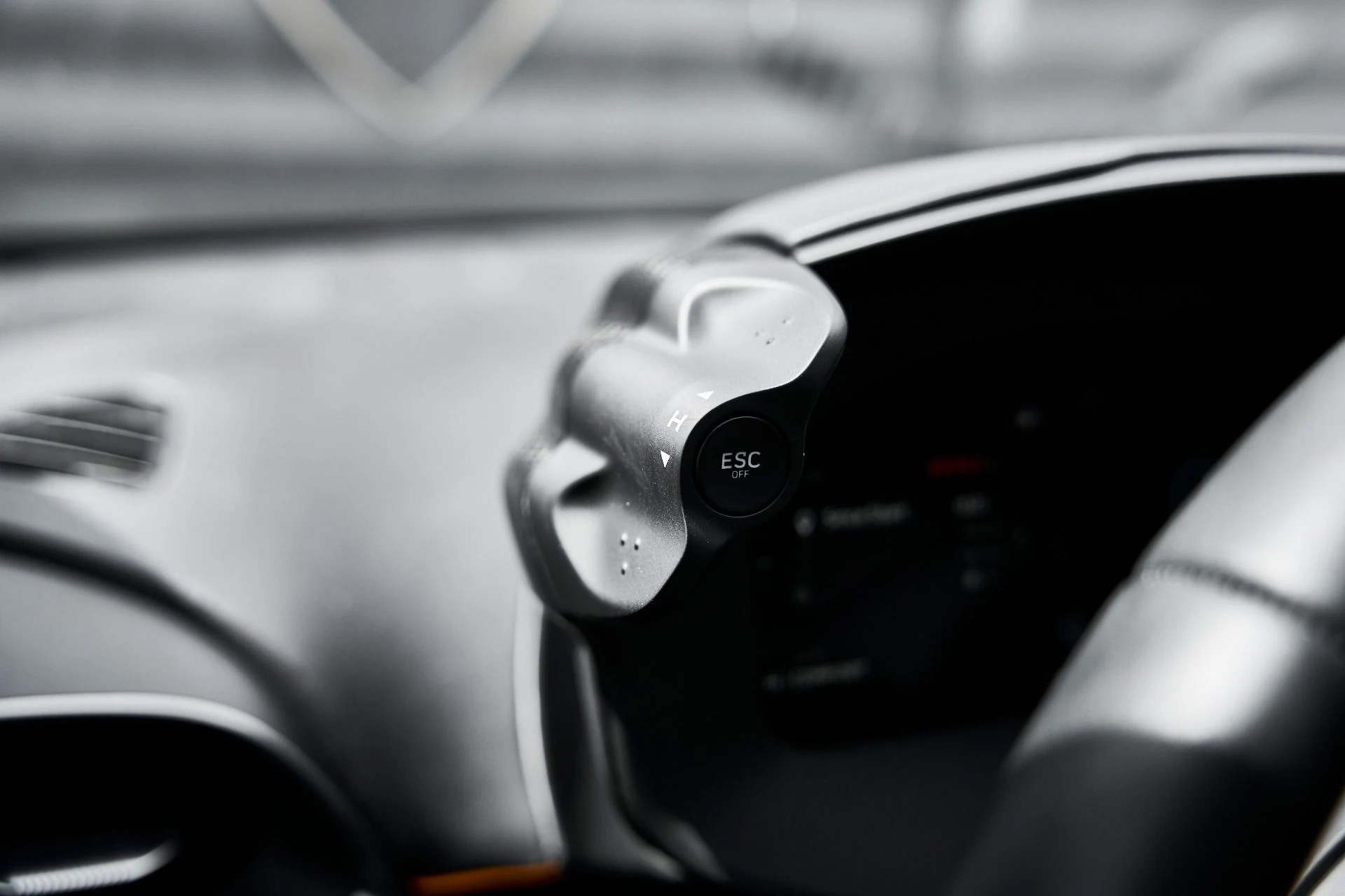 mph052_963984582_Used_2024_Mc_Laren_Artura_1775583401_6493d5bb7c