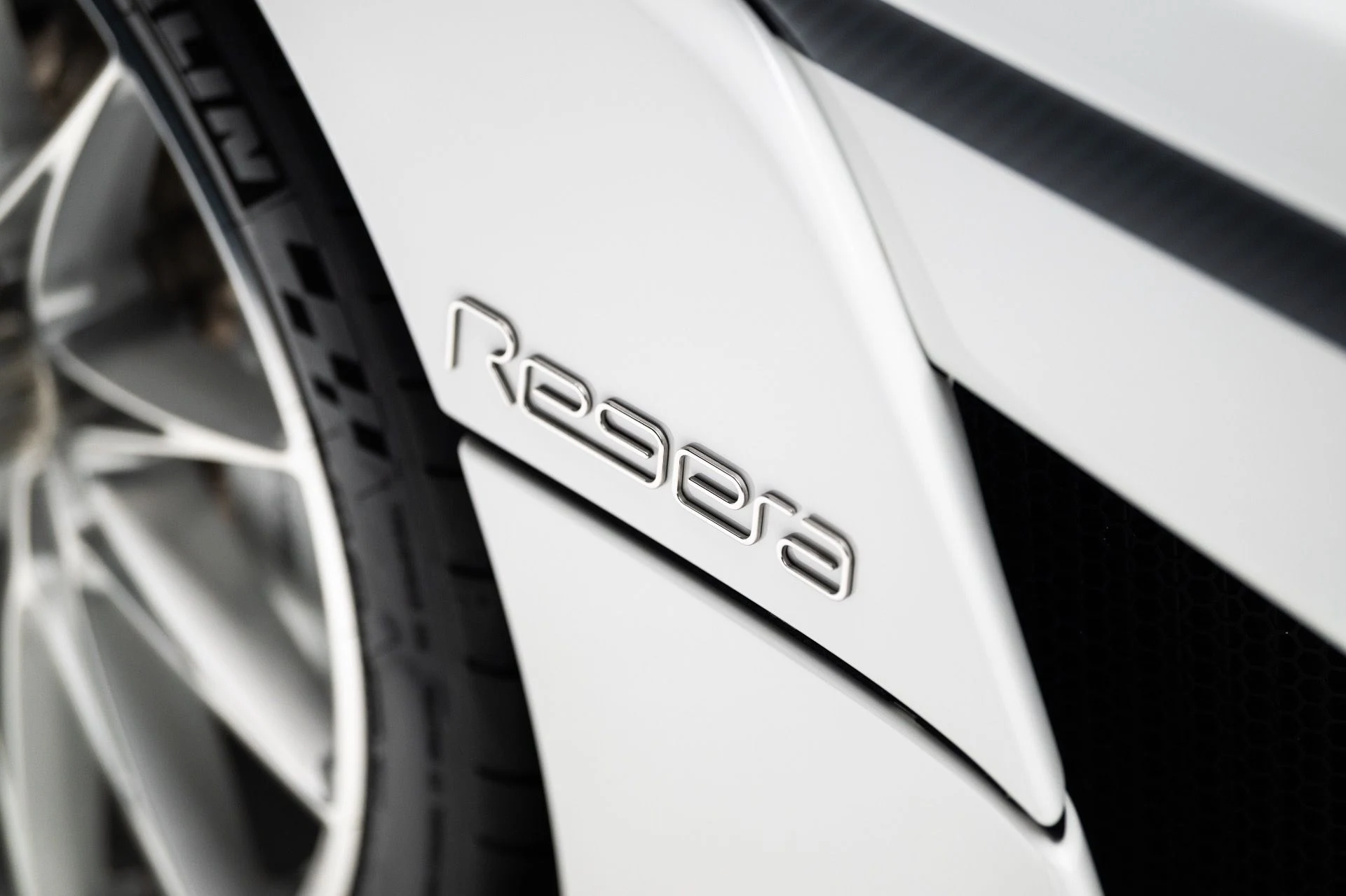 mph052_971872929_13358_p53_l_17e04ad96c