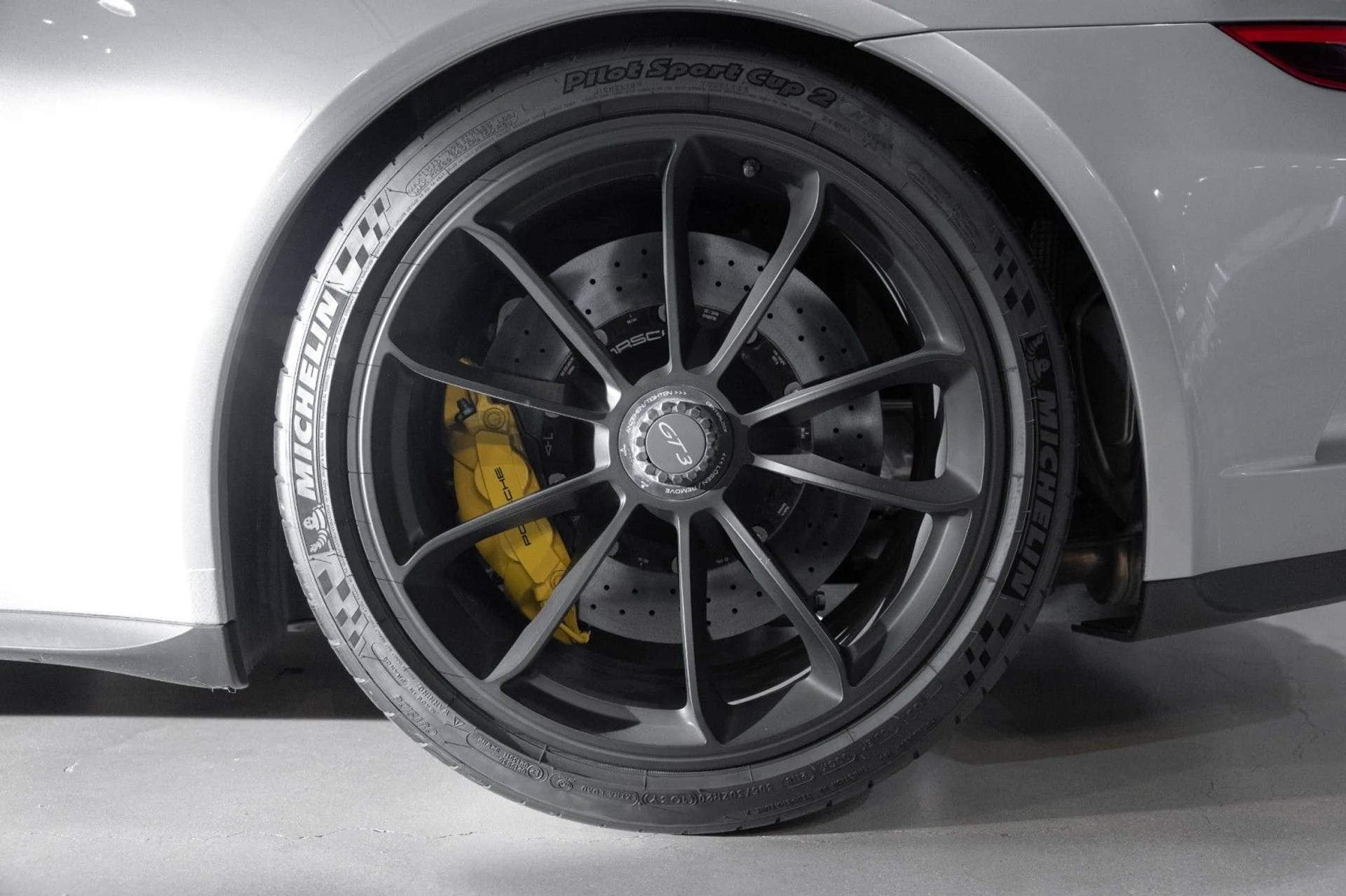 mph052_990109710_jg_004c7e5283