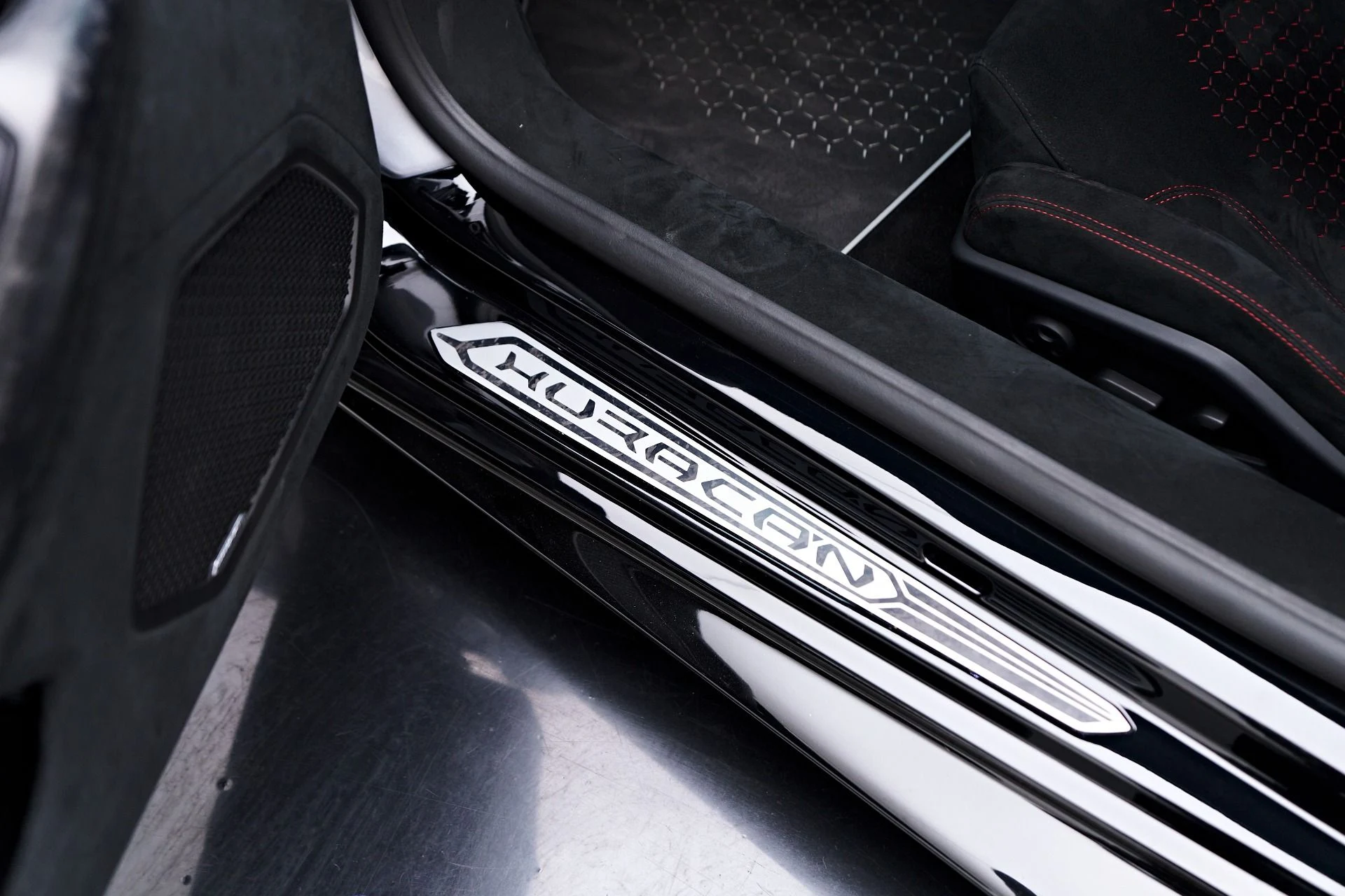 mph053_10057721_Used_2018_Lamborghini_Huracan_Performante_1761069198_313e4f81b6