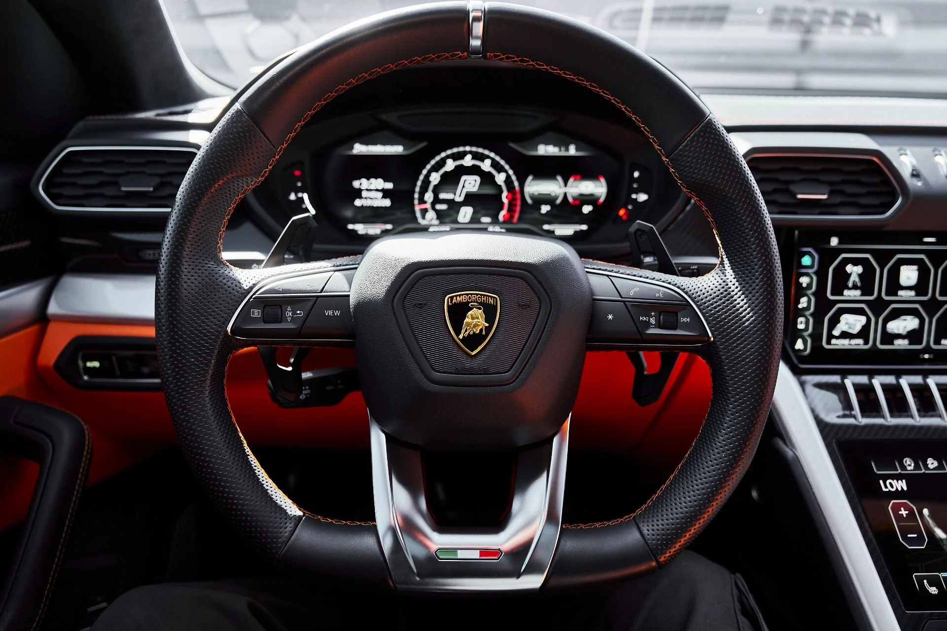 mph053_1036224566_Used_2022_Lamborghini_Urus_1778204472_3f12fc6457