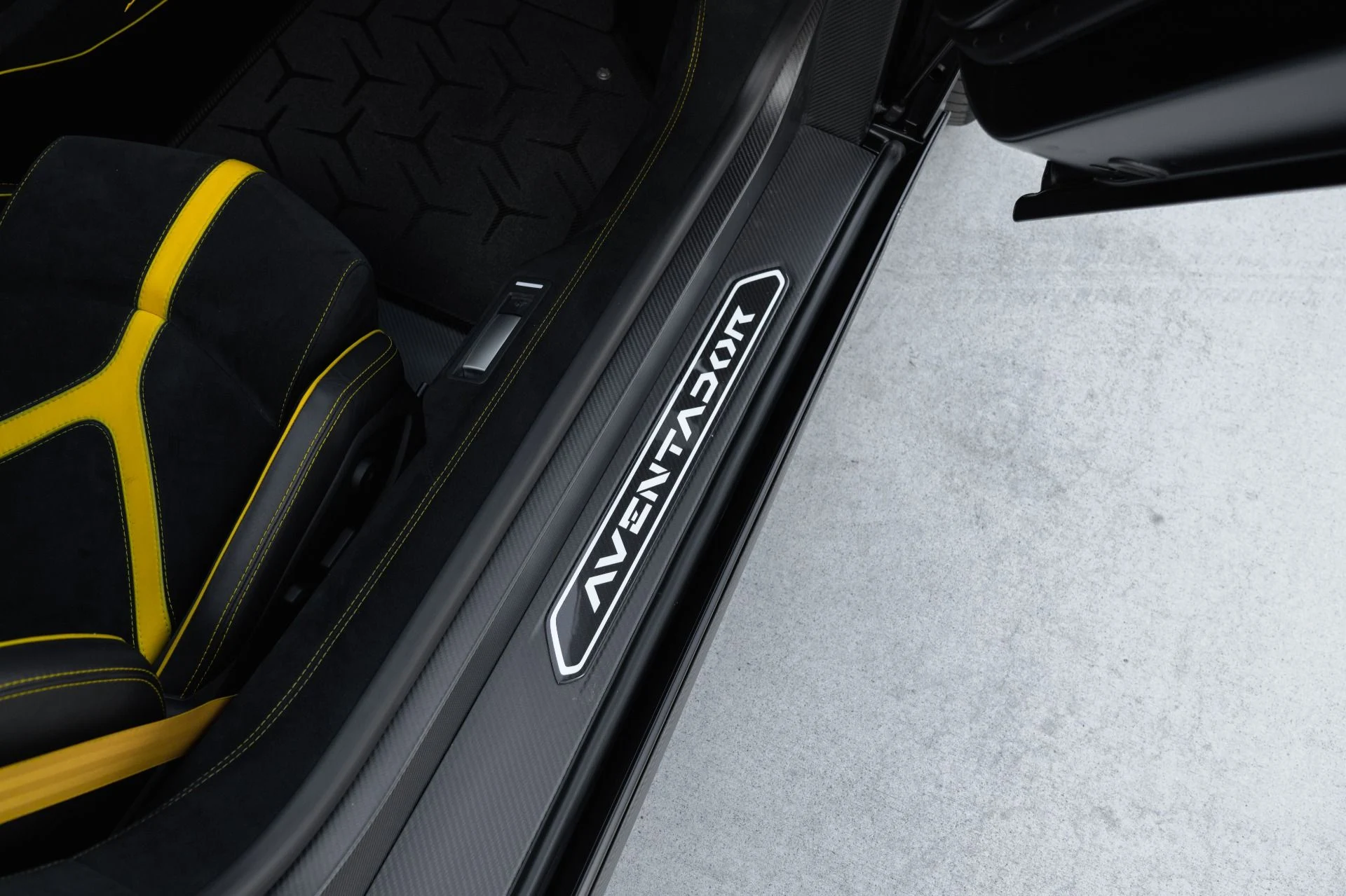 mph053_1056828523_Used_2016_Lamborghini_Aventador_LP_750_4_SV_1759528221_50557efc1c