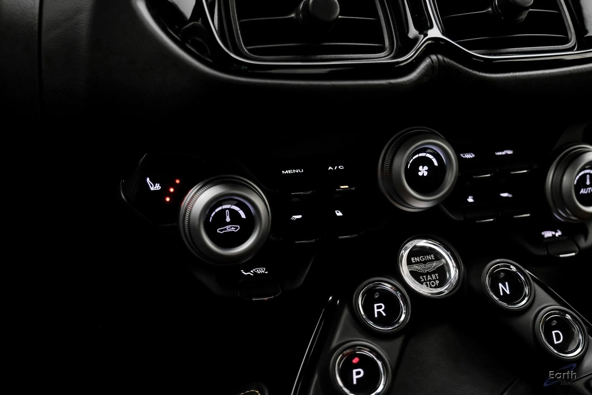 mph053_1057100233_2ce975375a8c3de44e4d51a5bb467a77x_f53722299e