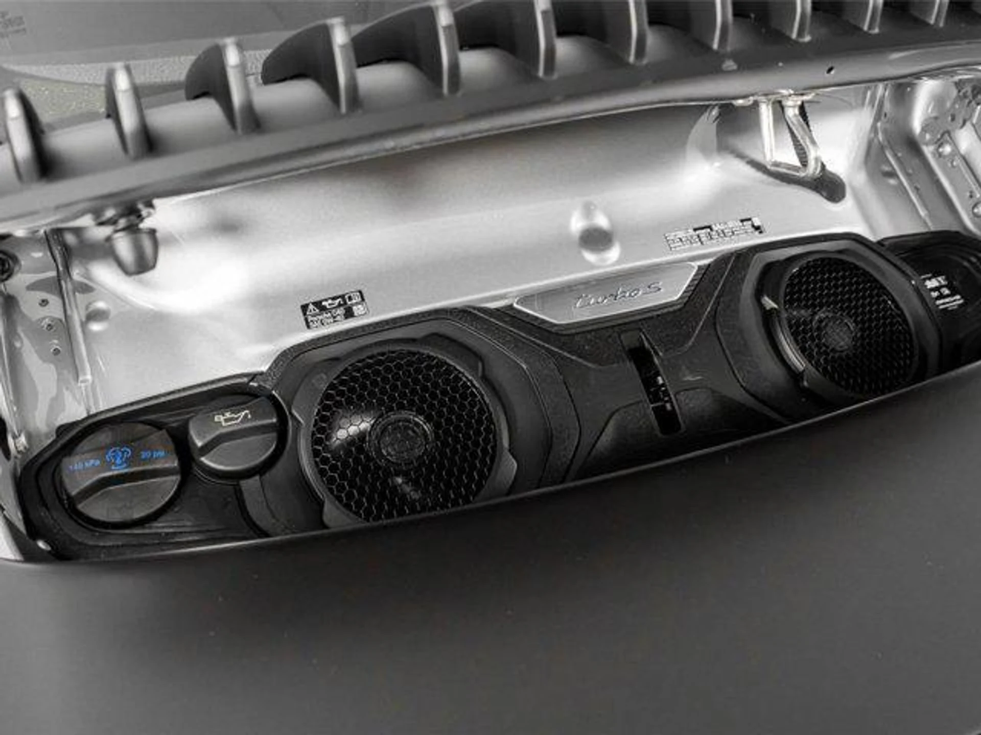 mph053_1090554293_nao_Utd_XWQR_1y_Ds10_UZ_1_J_3hsc_A_47b4c923fd