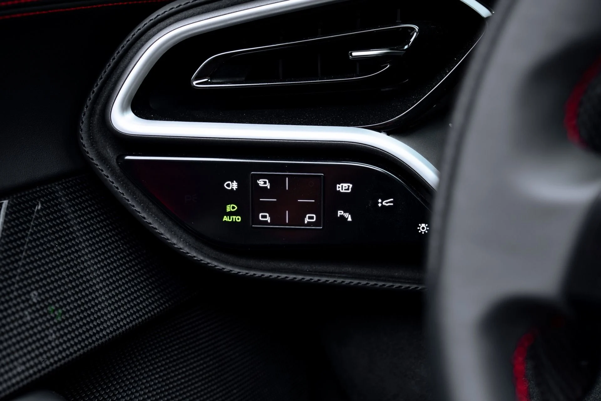 mph053_1102317578_Used_2023_Ferrari_296_GTS_1776370037_3029e360c9