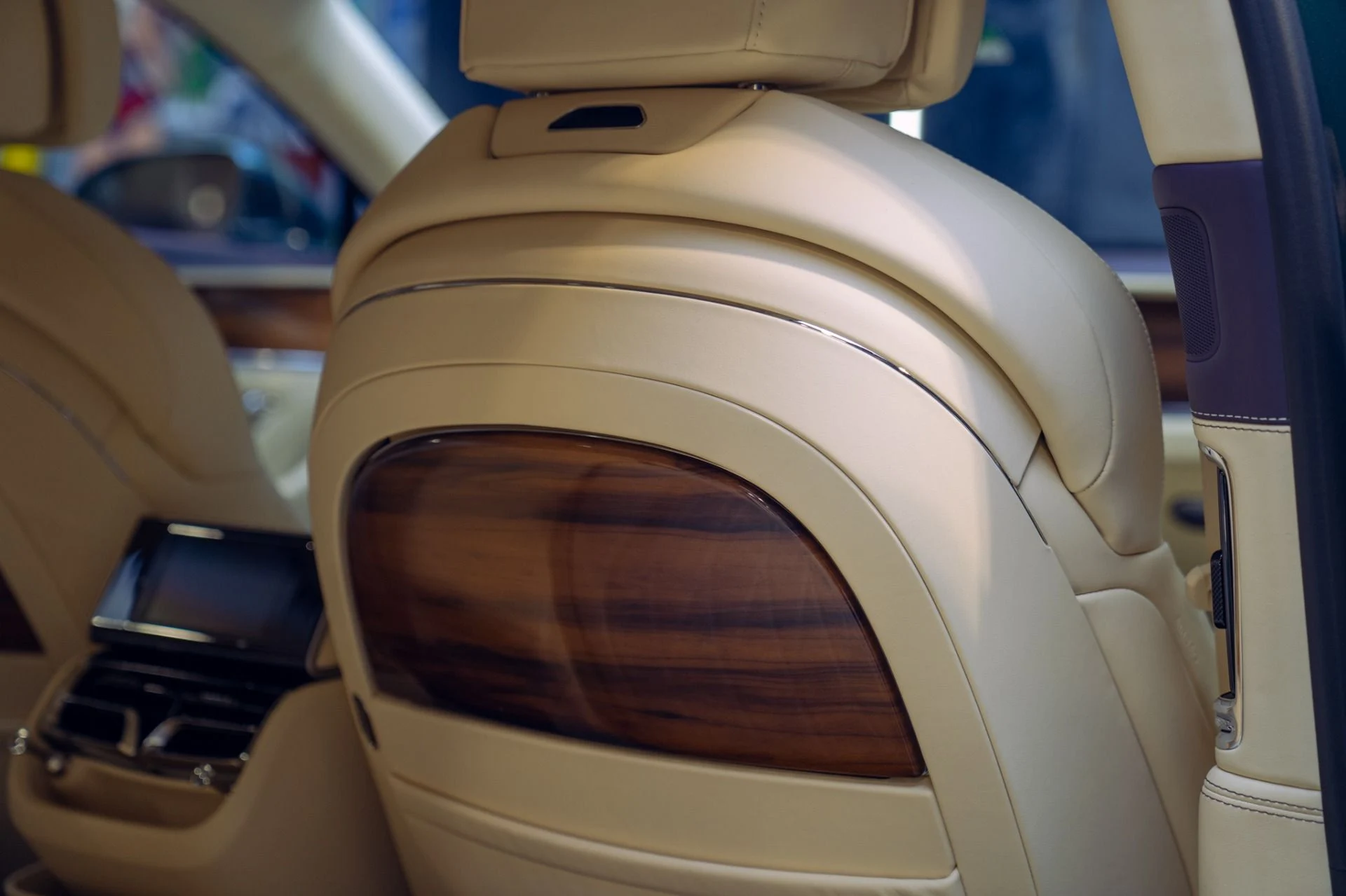 mph053_1116465488_Used_2022_Bentley_Flying_Spur_V8_1790700947_c28f2f96b7