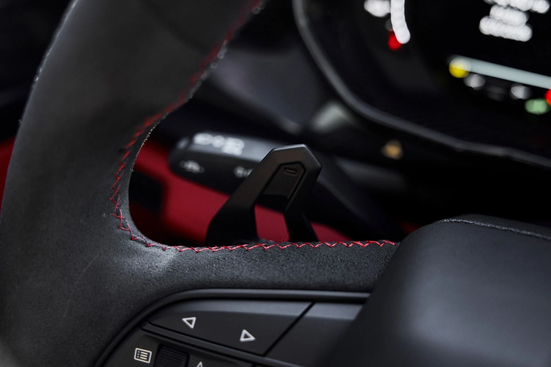 mph053_1123063654_Used_2025_Lamborghini_Urus_SE_1778289256_9e95a3cad3