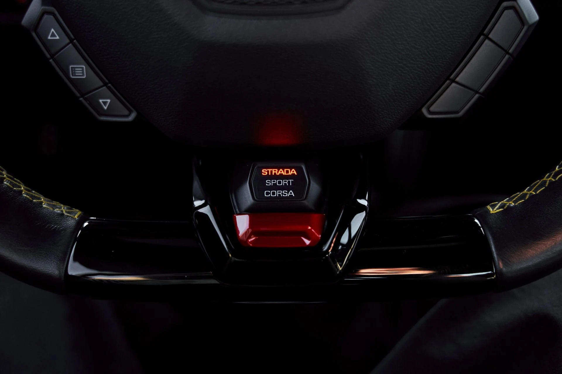 mph053_1142568044_Used_2021_Lamborghini_Huracan_EVO_Base_1774405030_9840aec914