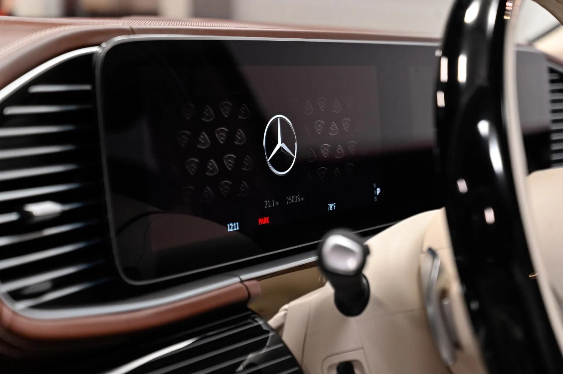 mph053_1148794383_Used_2024_Mercedes_Benz_GLS_Maybach_GLS_600_4_MATIC_1789504682_a533de7595