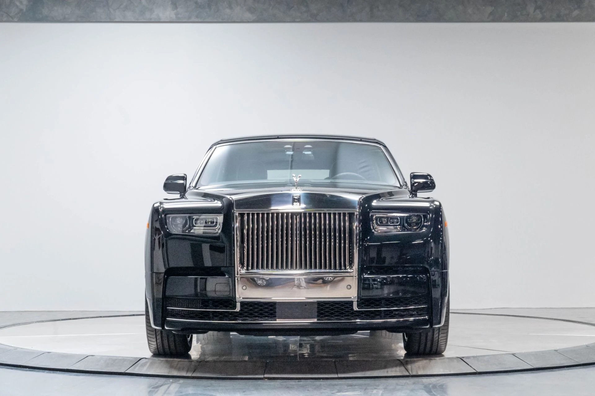 mph053_1160151310_Used_2024_Rolls_Royce_Phantom_1786998210_c704a8b80c