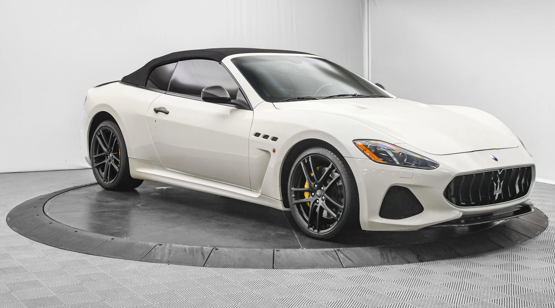 mph053_1166081590_Used_2018_Maserati_Gran_Turismo_Convertible_MC_1755159444_a4e16a4826