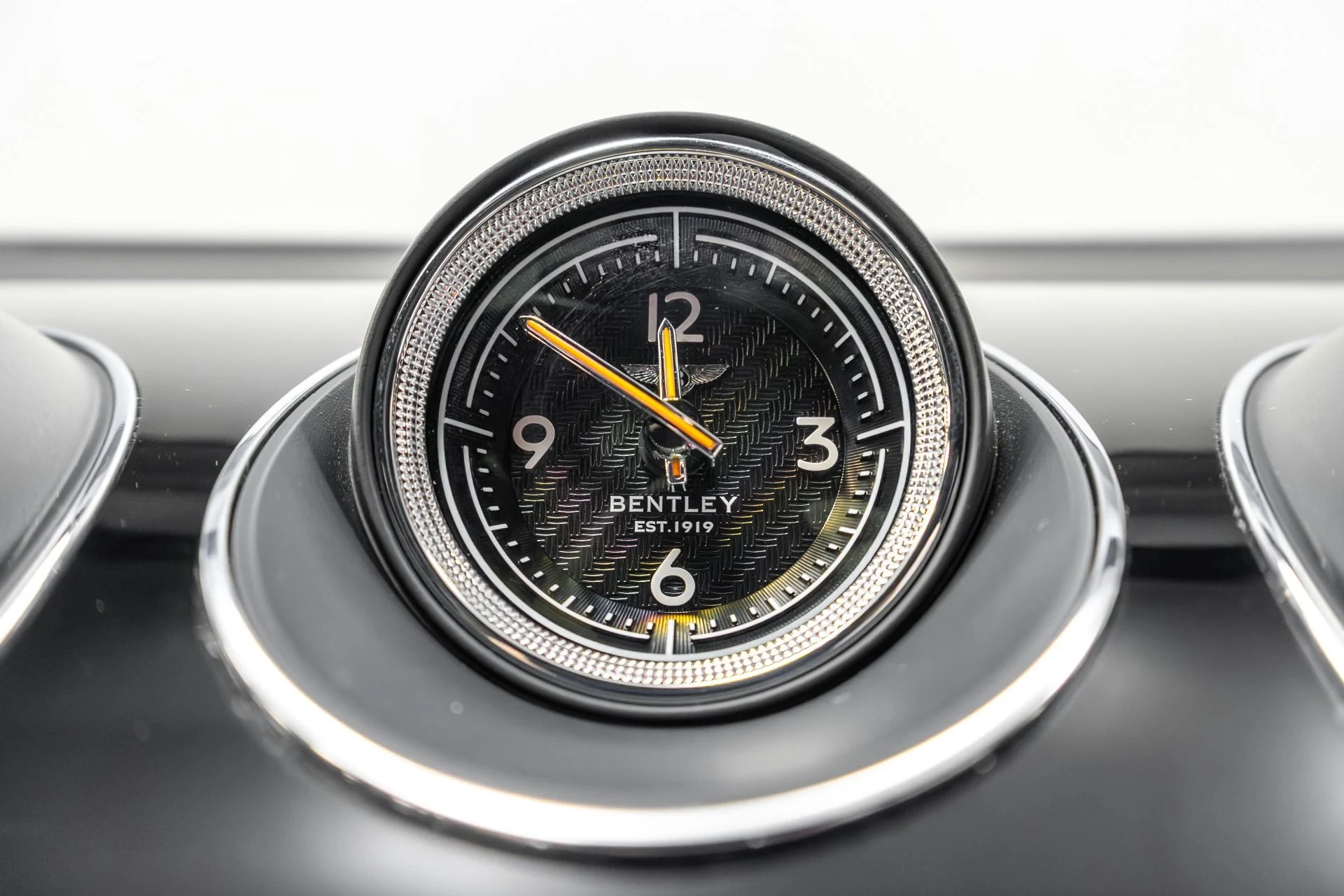 mph053_1180032812_Used_2017_Bentley_Bentayga_W12_1763489562_ada533cfeb