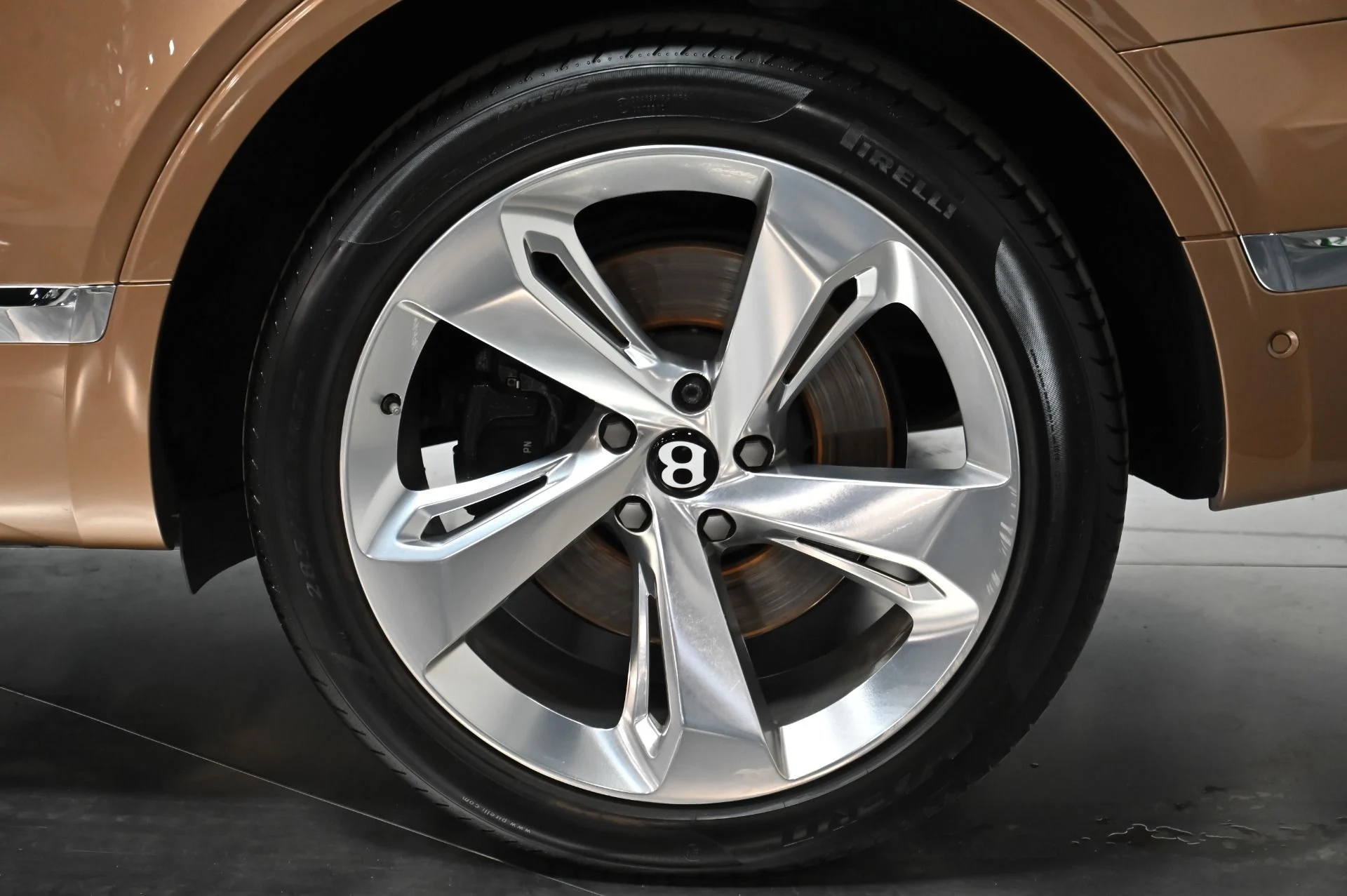 mph053_1181812832_Used_2017_Bentley_Bentayga_W12_1759876449_2a7257344b