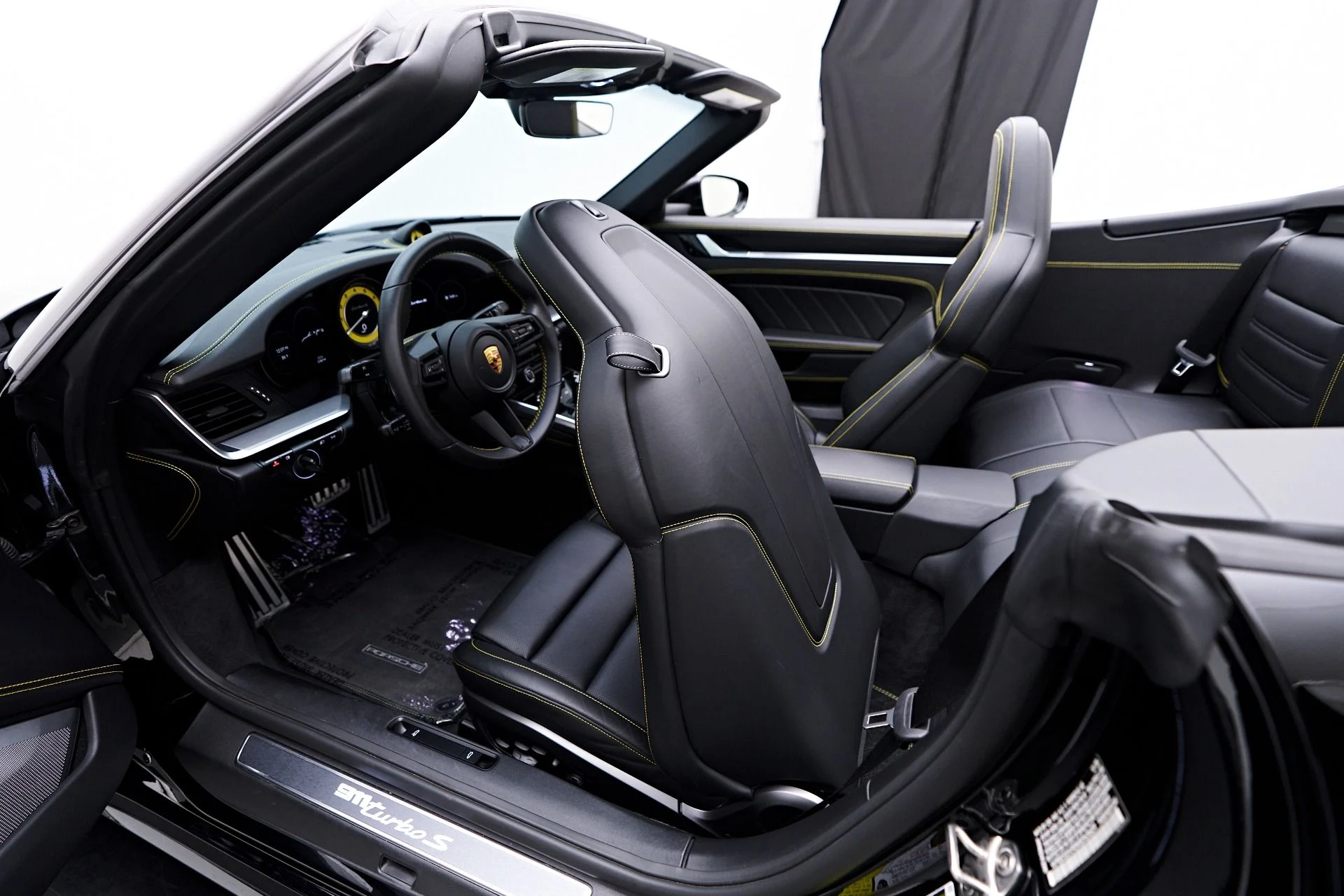 mph053_1202636256_Used_2021_Porsche_911_Turbo_S_1755568344_6bab2bab9f