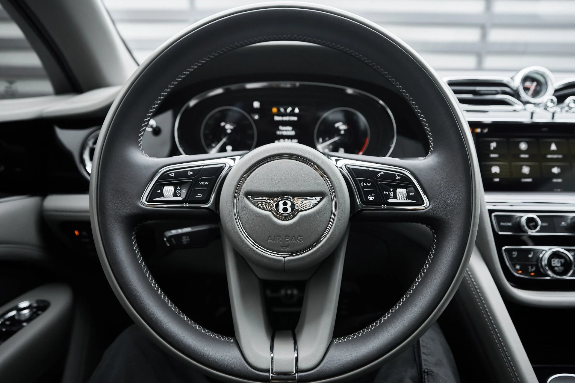 mph053_1241916651_Used_2023_Bentley_Bentayga_EWB_Azure_1763502556_27129511f9