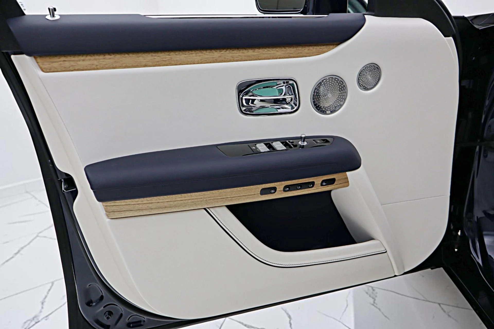 mph053_1250621503_New_2025_Rolls_Royce_Ghost_LEASE_OPTIONS_AVAILABLE_5d6fcb892f