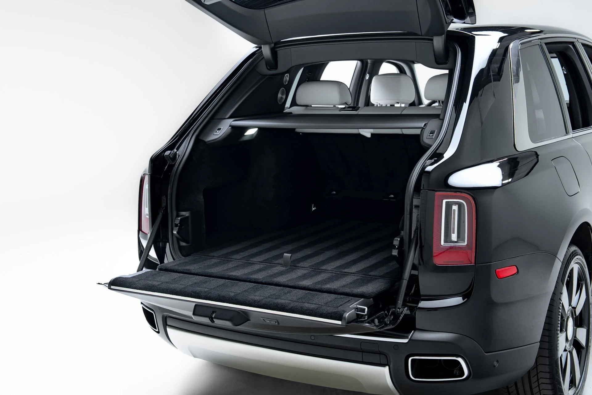 mph053_1266113916_Used_2023_Rolls_Royce_Cullinan_1777310564_084a763528