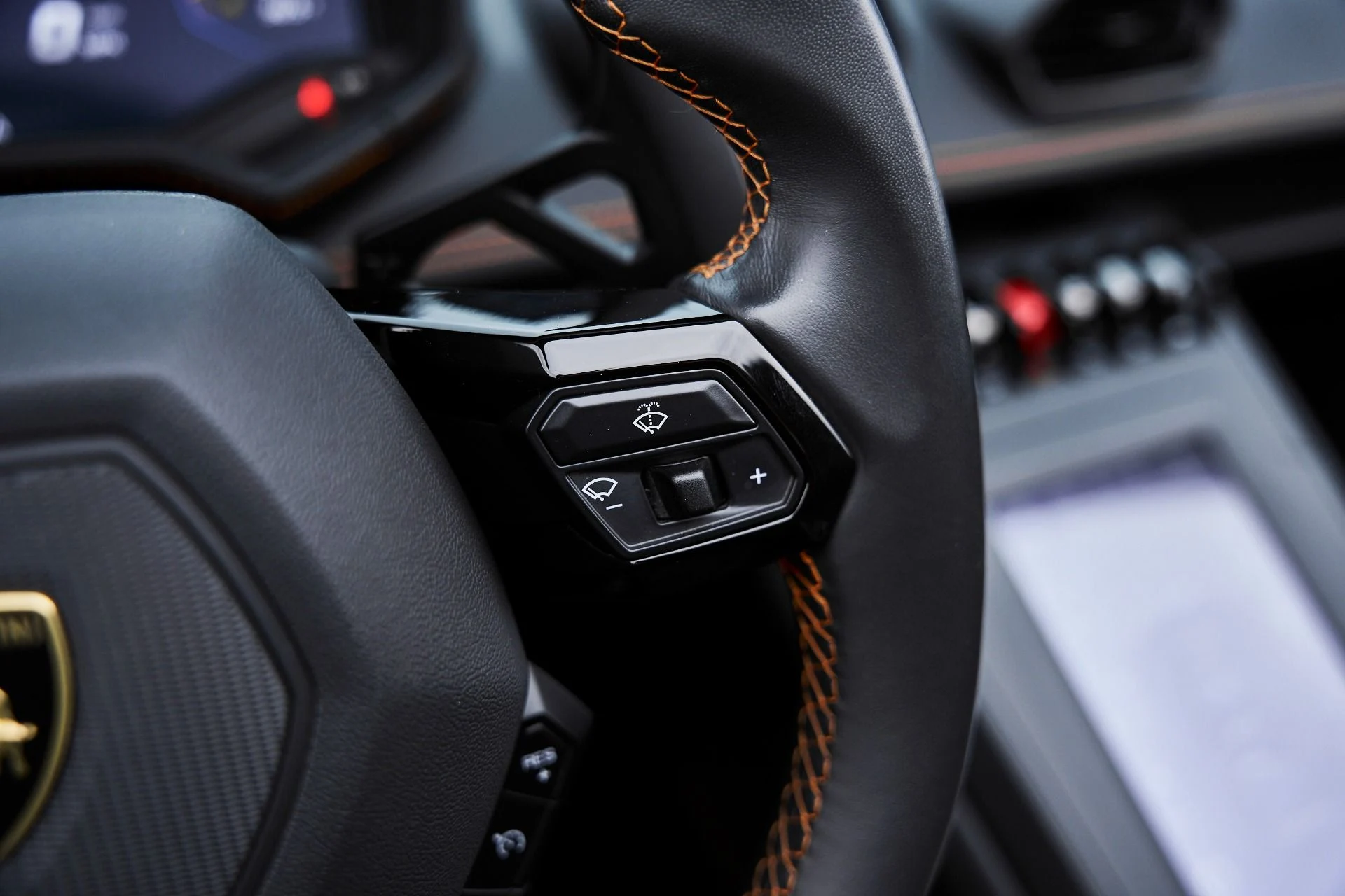 mph053_130444208_Used_2023_Lamborghini_Huracan_EVO_Base_1775006715_b206c1dfe1