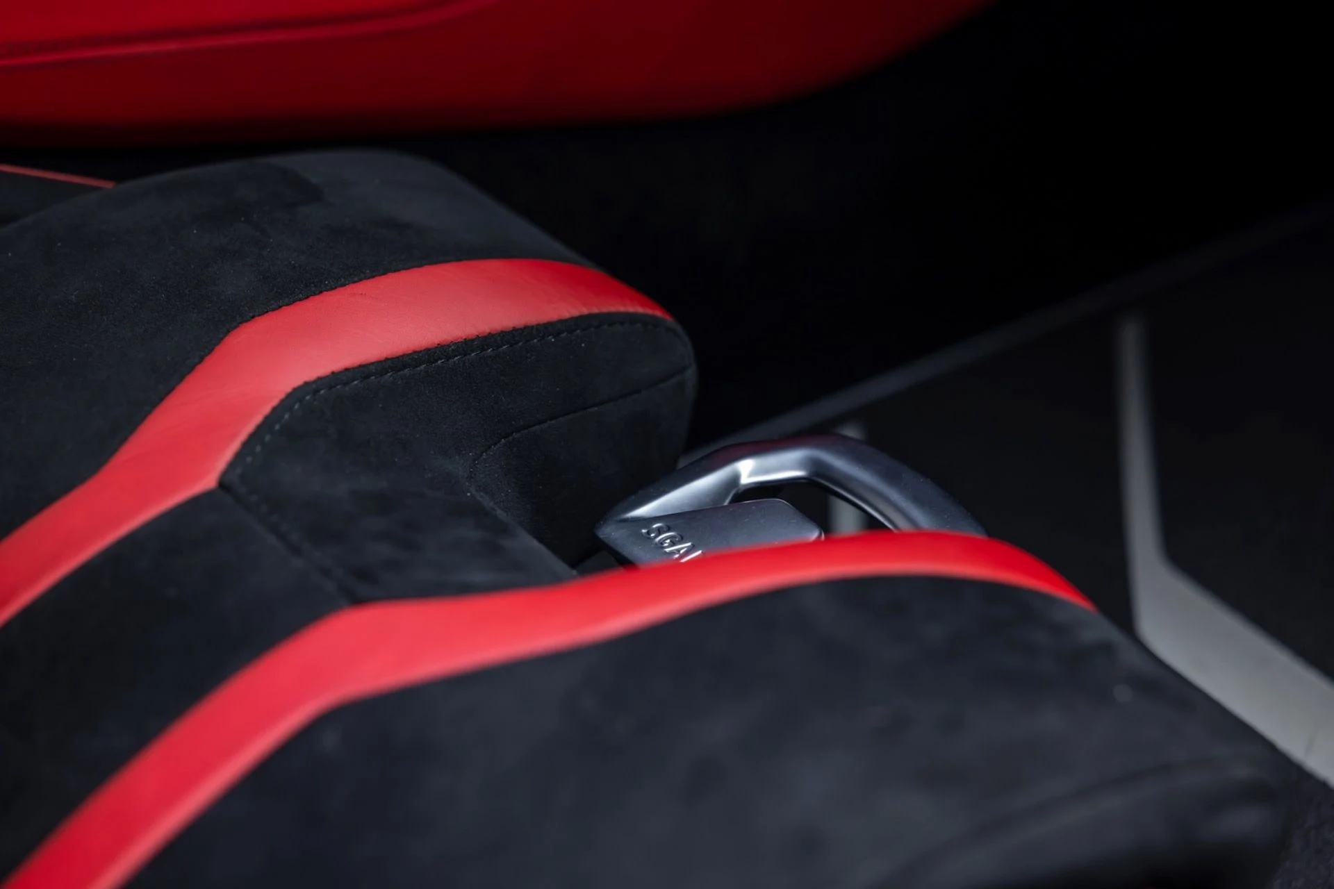 mph053_1304629602_13197_p54_l_b7527e1dba