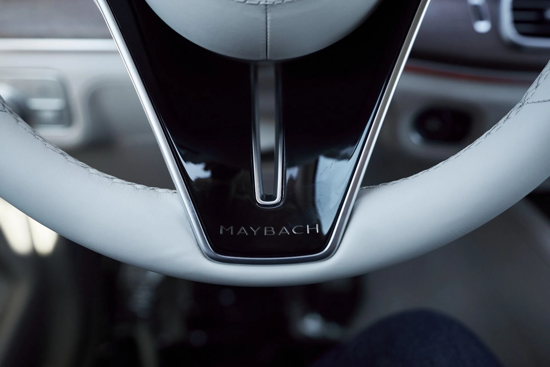 mph053_1330455294_Used_2024_Mercedes_Benz_GLS_Maybach_GLS_600_1762306404_ca46cc5b12