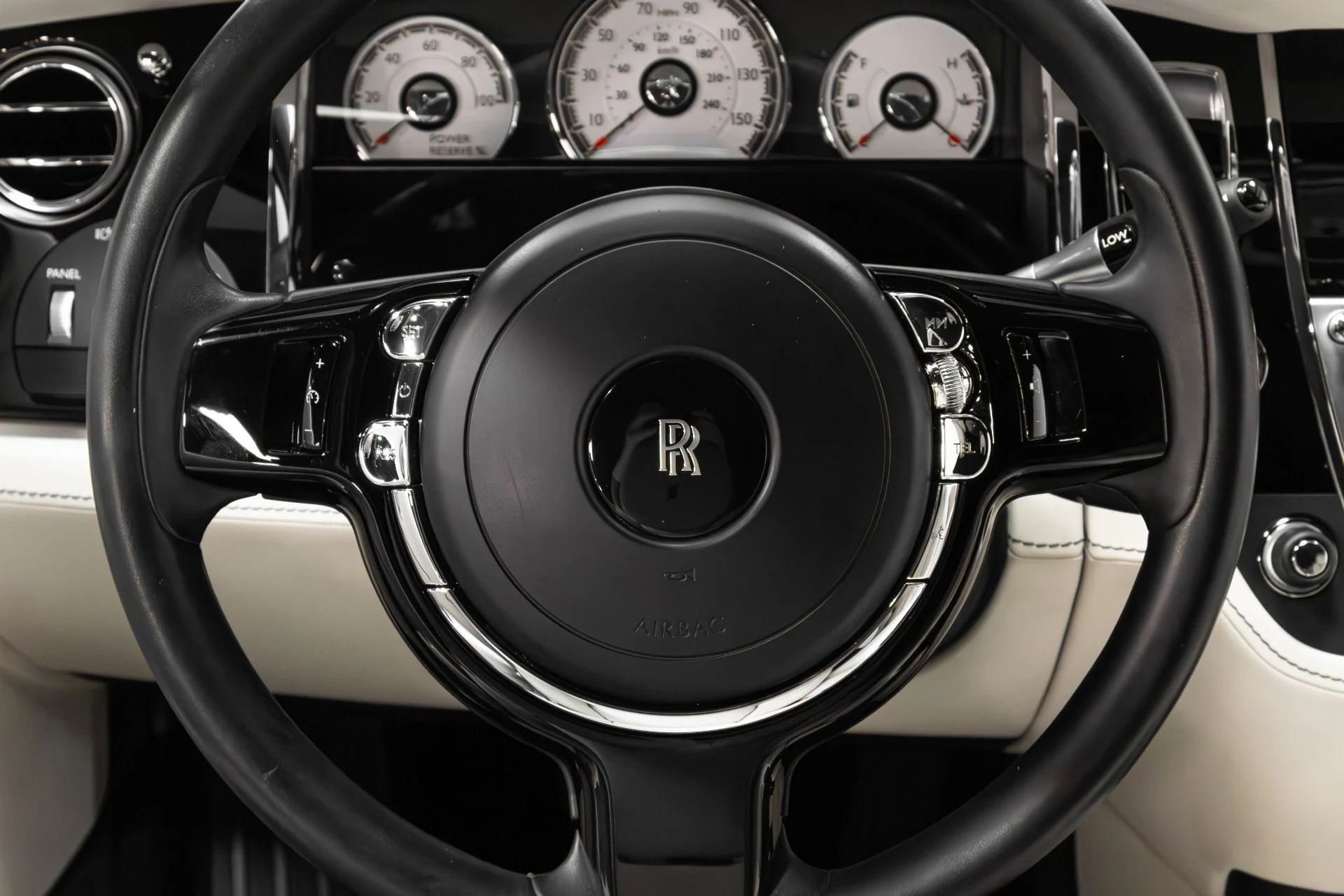 mph053_1334995622_Used_2016_Rolls_Royce_Wraith_1765322495_37f9adbd7d