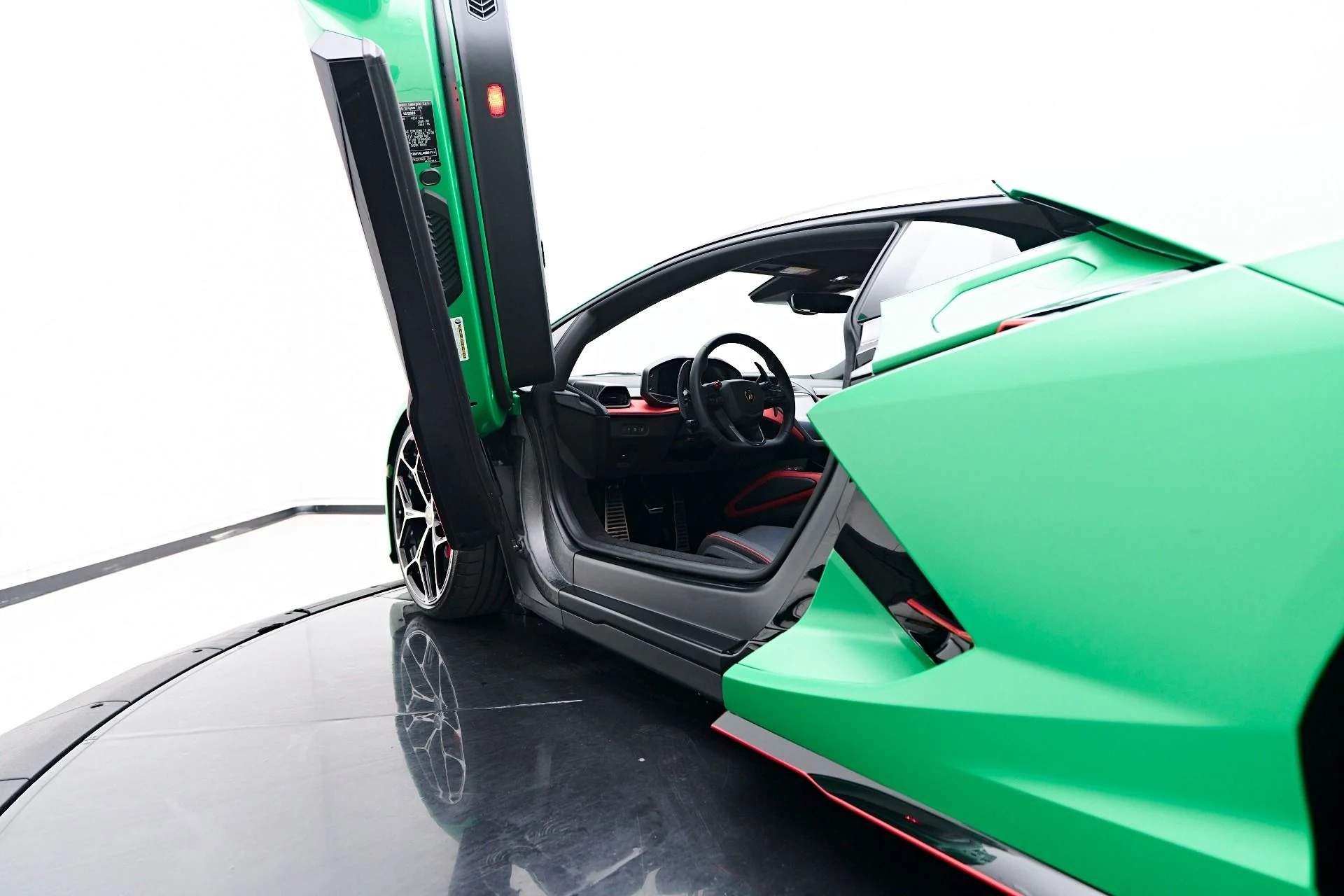 mph053_144179038_Used_2024_Lamborghini_Revuelto_Base_1756951550_b2e22e8f6d