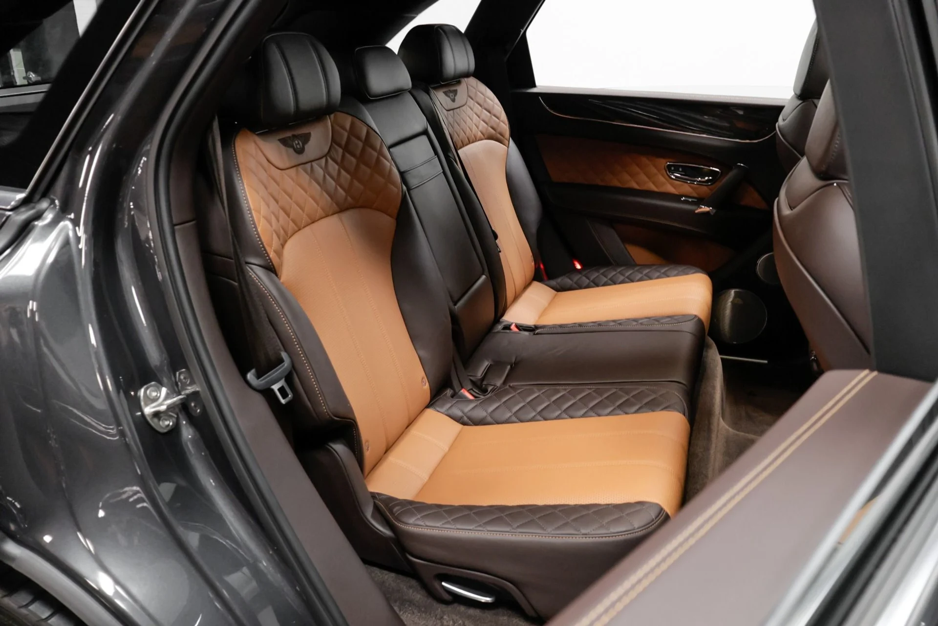 mph053_1456430171_Used_2020_Bentley_Bentayga_V8_1761664862_fc1ec6eb3a