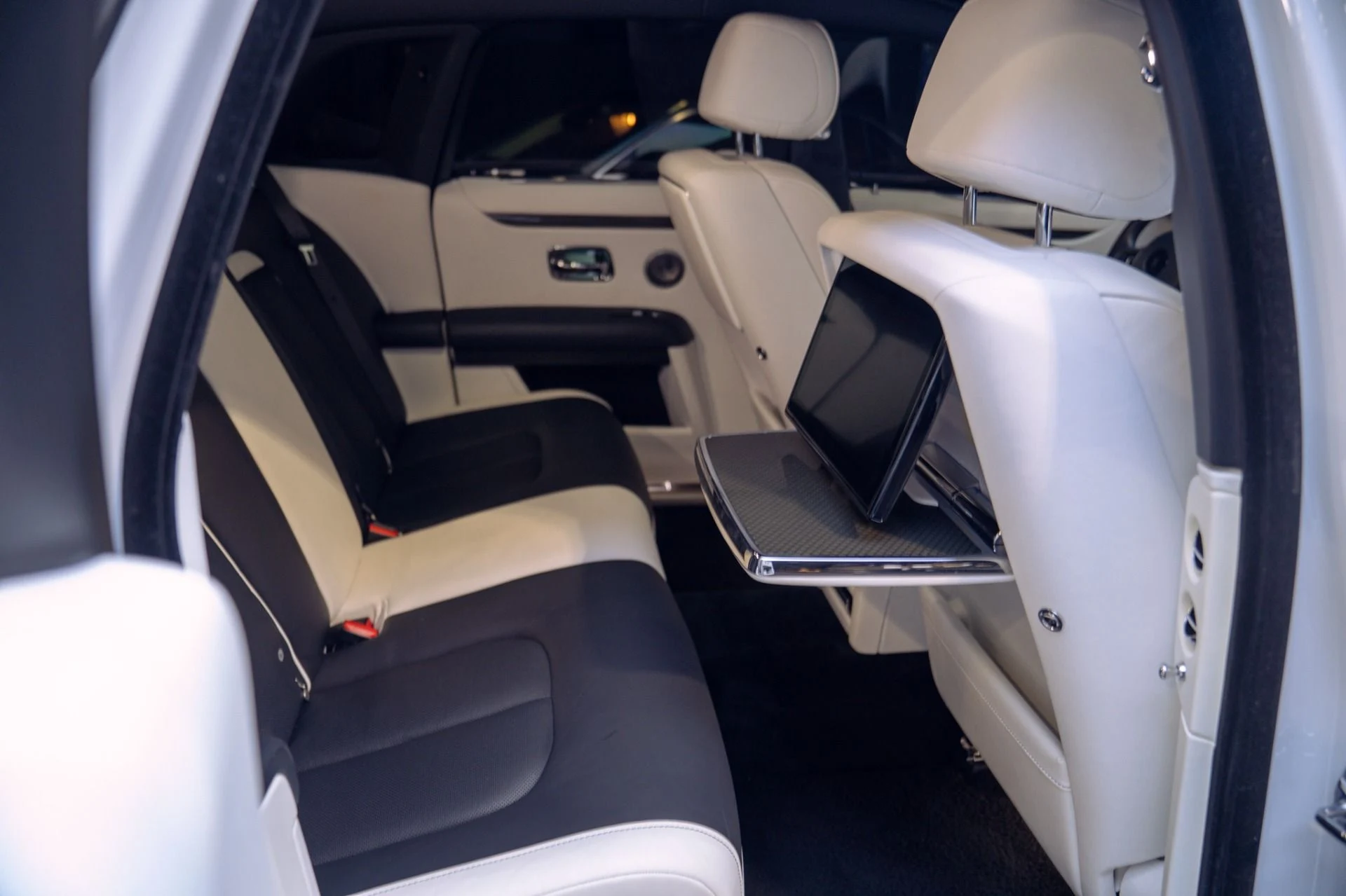 mph053_1460705437_Used_2022_Rolls_Royce_Black_Badge_Ghost_Rear_Theater_and_Trays_Full_Carbon_Interior_Package_1790797785_b318fa97d4