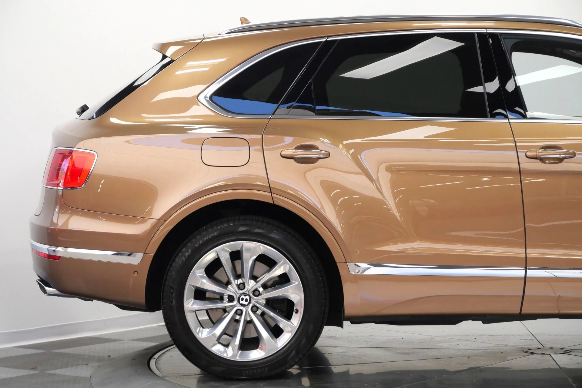 mph053_1465742567_Used_2017_Bentley_Bentayga_W12_Four_Seat_Comfort_Specification_with_Rear_Console_1776956660_a7ebe22e89