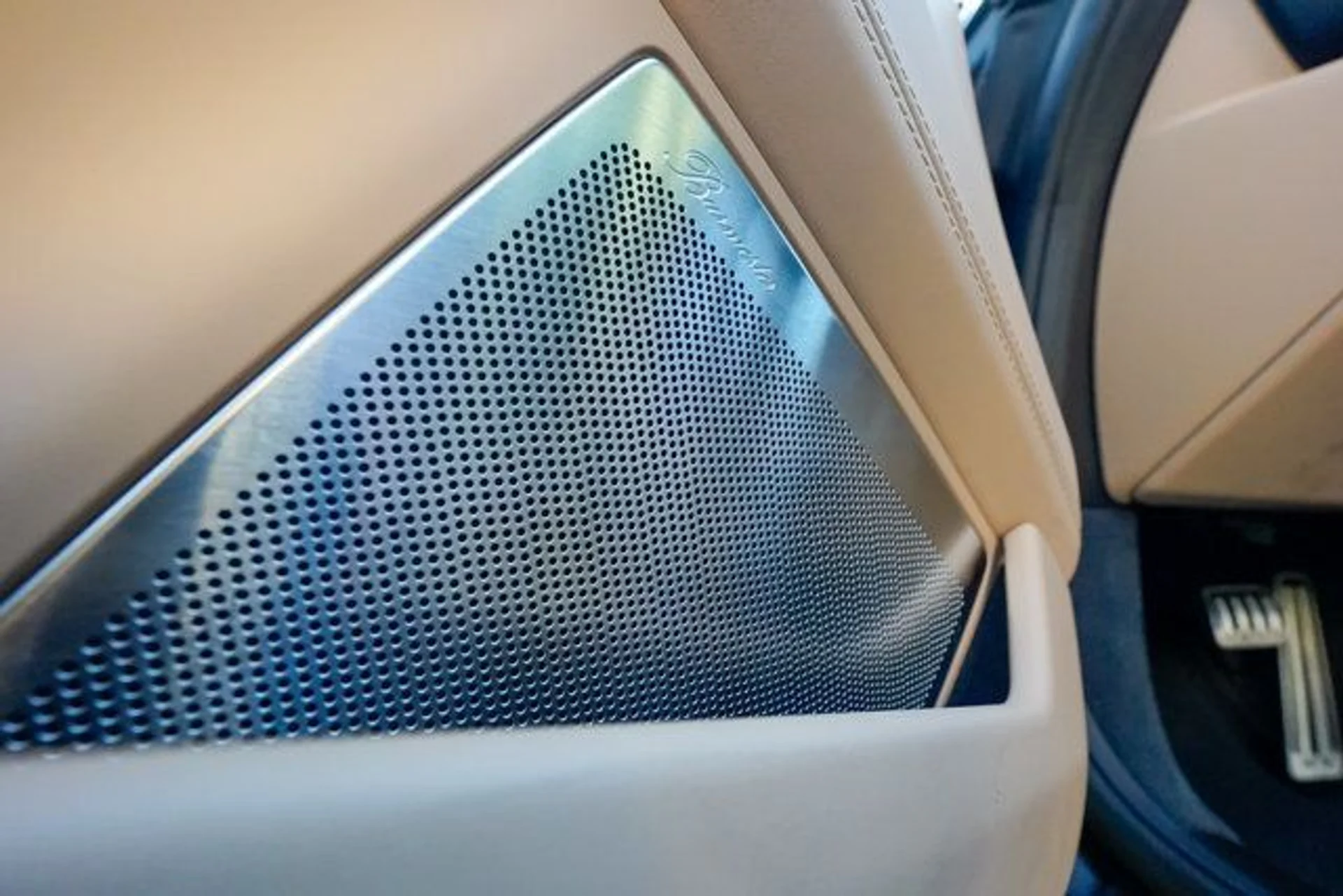 mph053_1476086369_22975882_54_640_438fc8b9f5