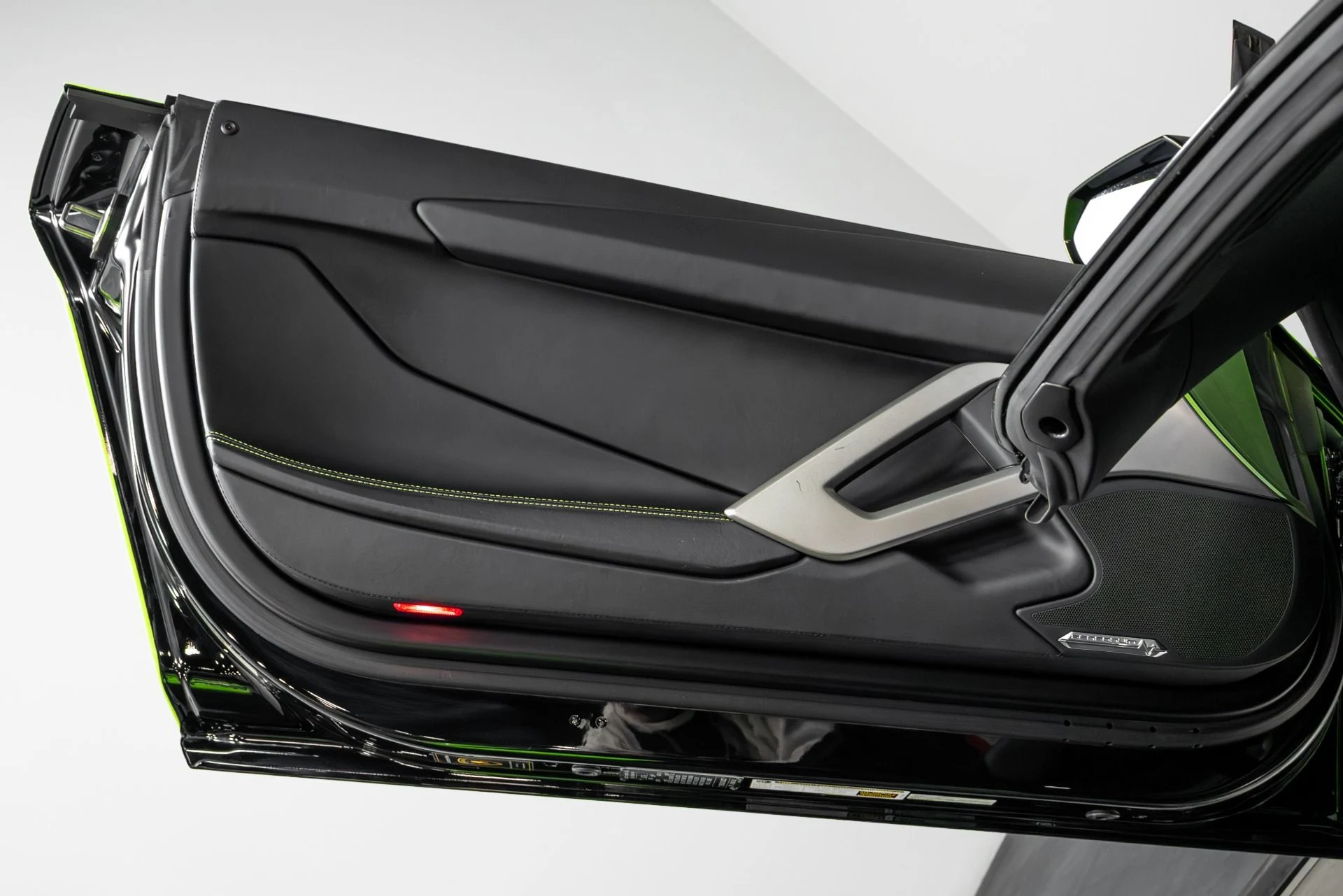 mph053_1526106458_Used_2015_Lamborghini_Aventador_1764723845_43b6dc3ddd