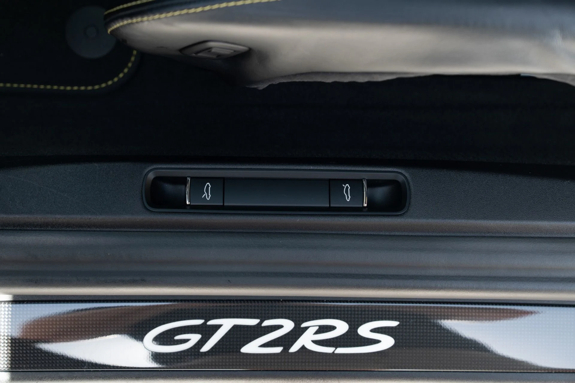 mph053_153162264_Used_2018_Porsche_911_GT_2_RS_1782839837_51a1d1da6b