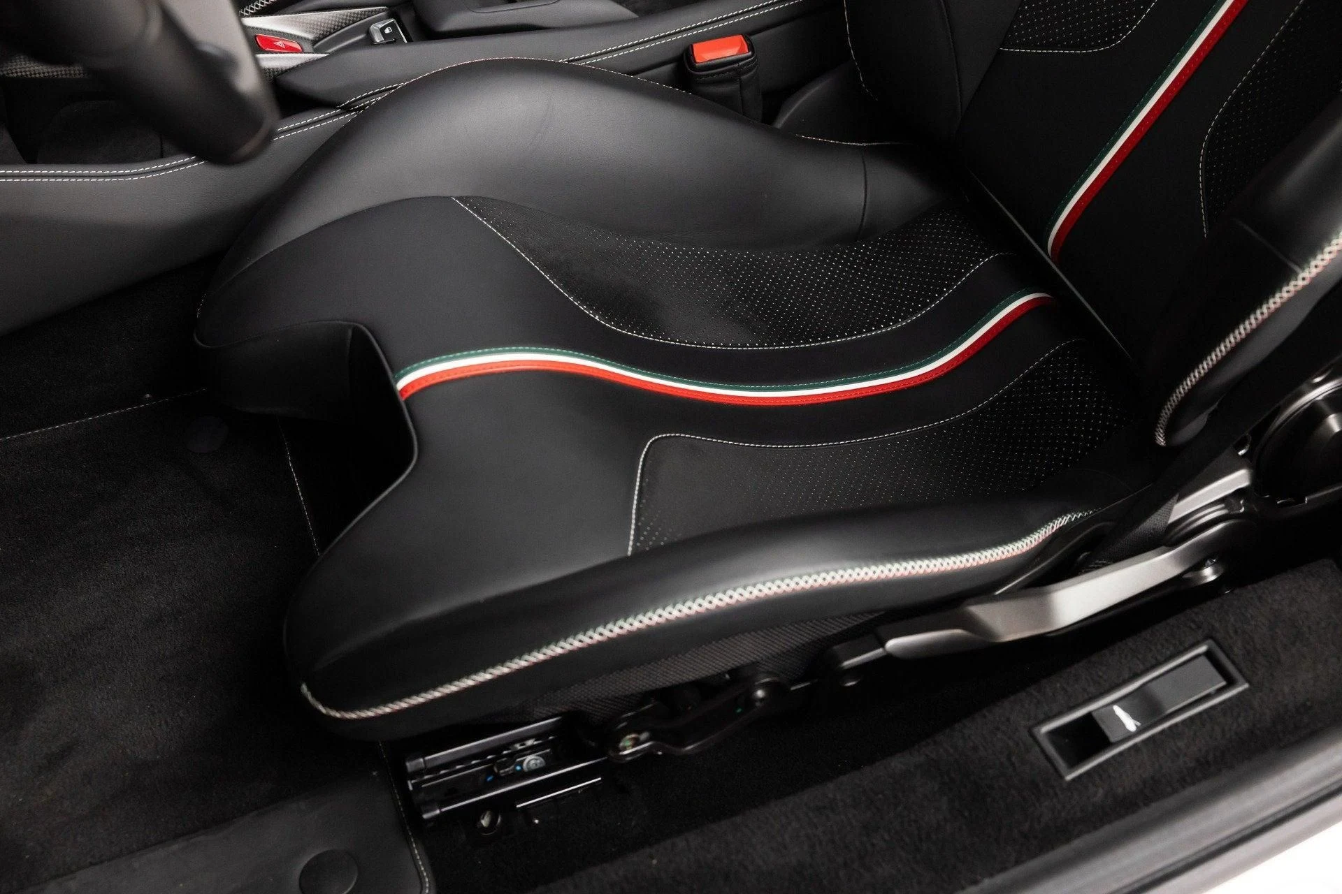 mph053_15729163_Used_2022_Ferrari_F8_Spider_1789652713_e42d8cbcdb