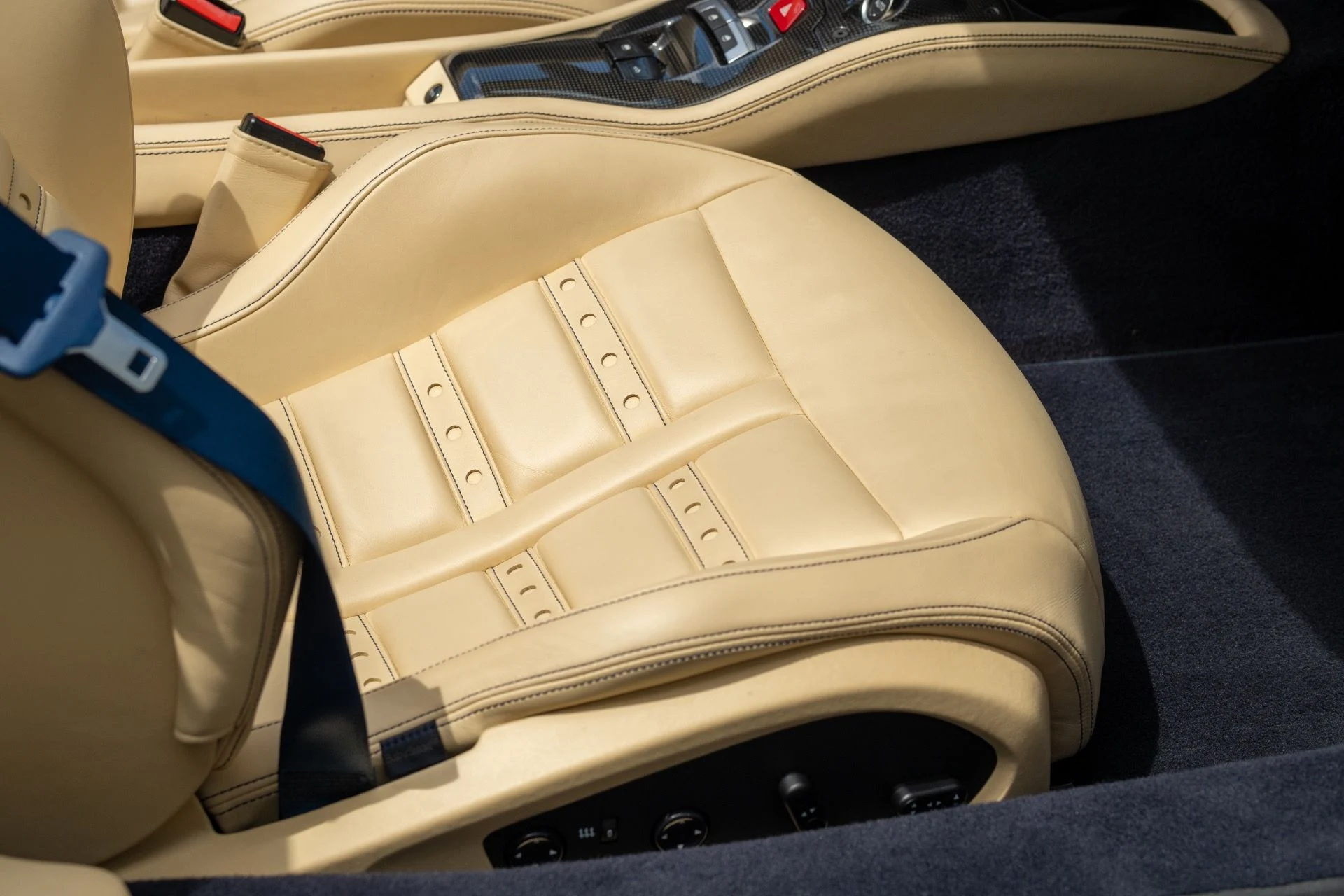 mph053_1627679809_Used_2014_Ferrari_458_Spider_1757965695_b5c8f427a9