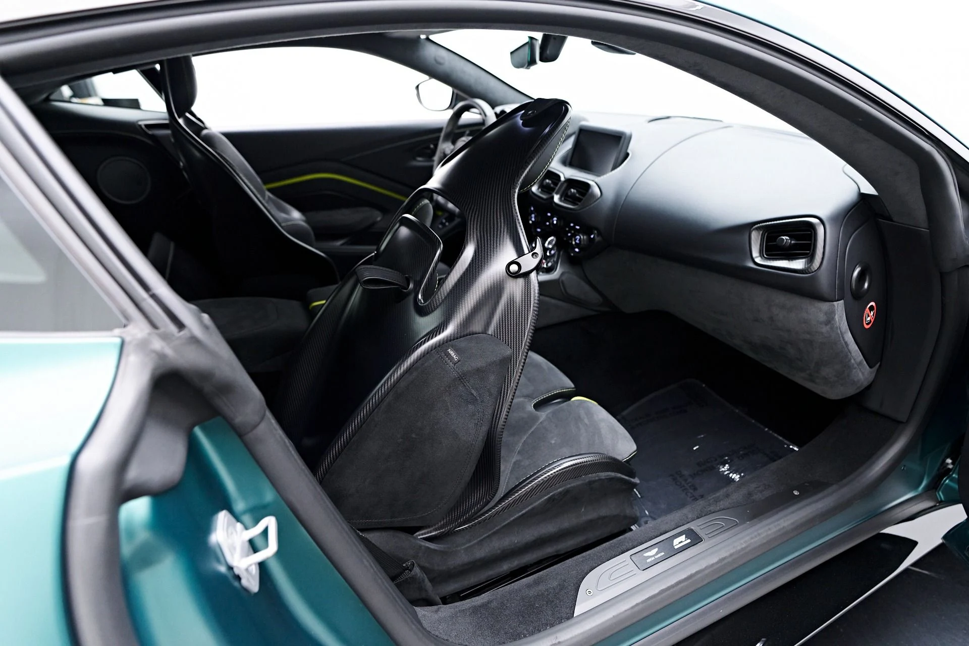 mph053_1653564143_Used_2023_Aston_Martin_Vantage_F1_Edition_1755655687_d041e6e61a
