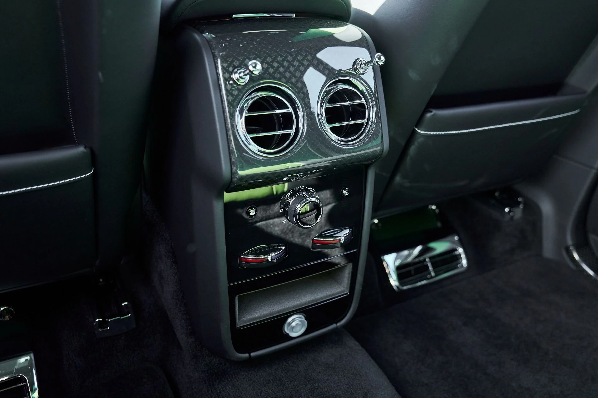 mph053_1663888099_Used_2023_Rolls_Royce_Cullinan_Black_Badge_1769736510_1fc0909a36