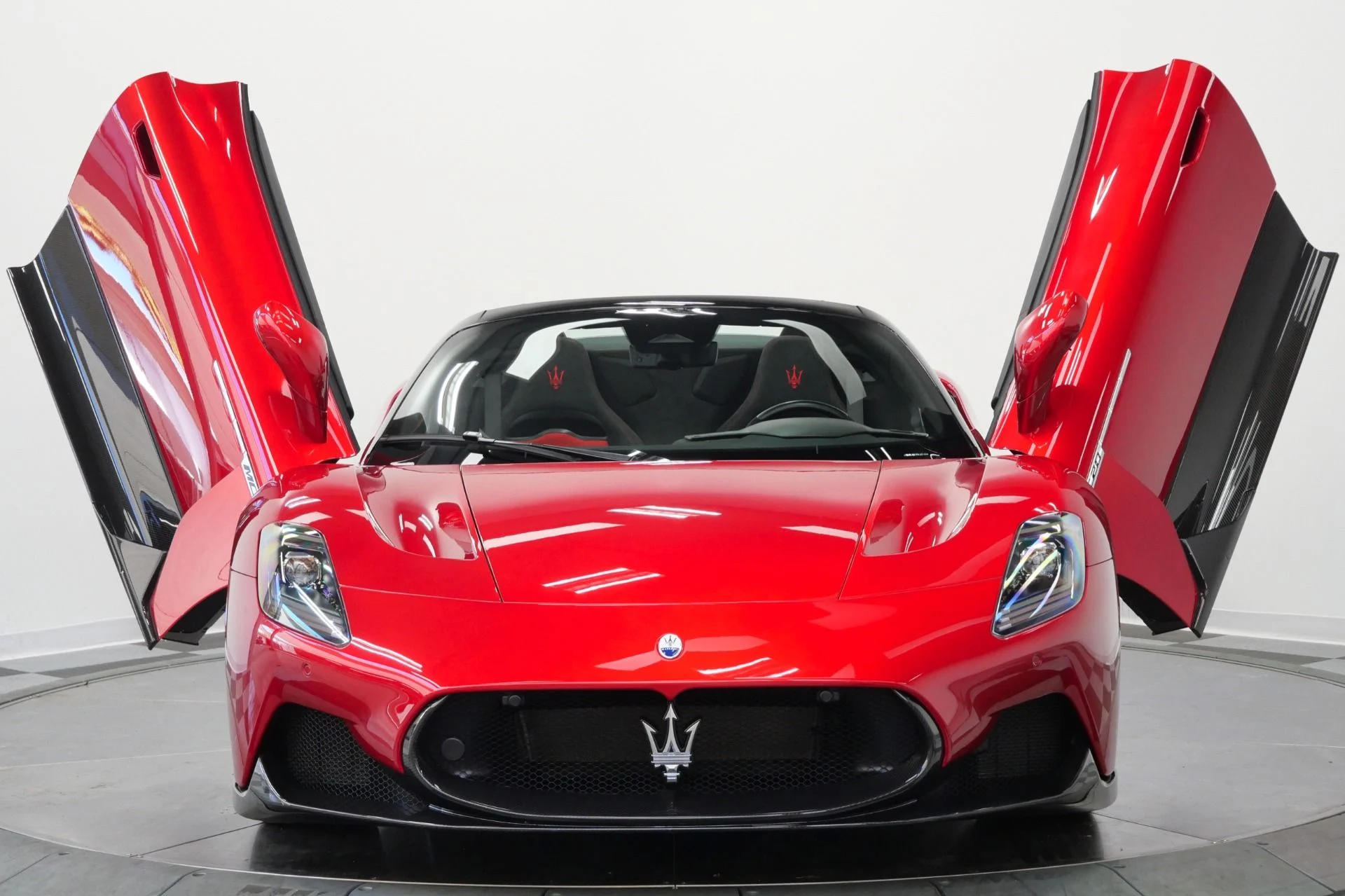 mph053_1665220829_Used_2023_Maserati_MC_20_Cielo_1598_Miles_Carbon_Ceramic_Brakes_Interior_Exterior_Carbon_Packages_1776351589_8316b1dcac